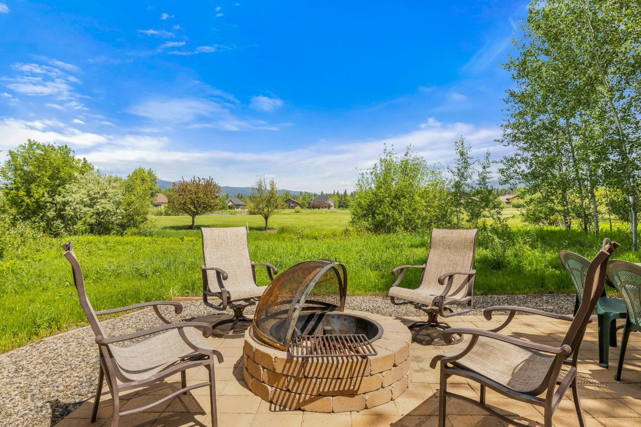 New! Cedar Chalet -on golf course, clubhouse access with gym, seasonal pool & hot tub view 3