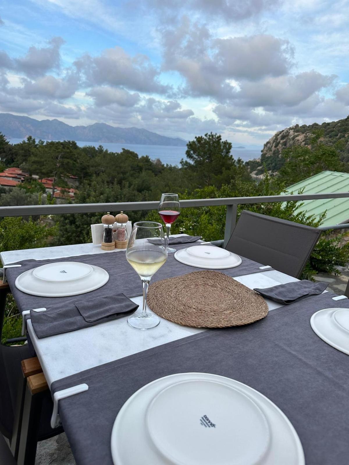 Amos Sea View