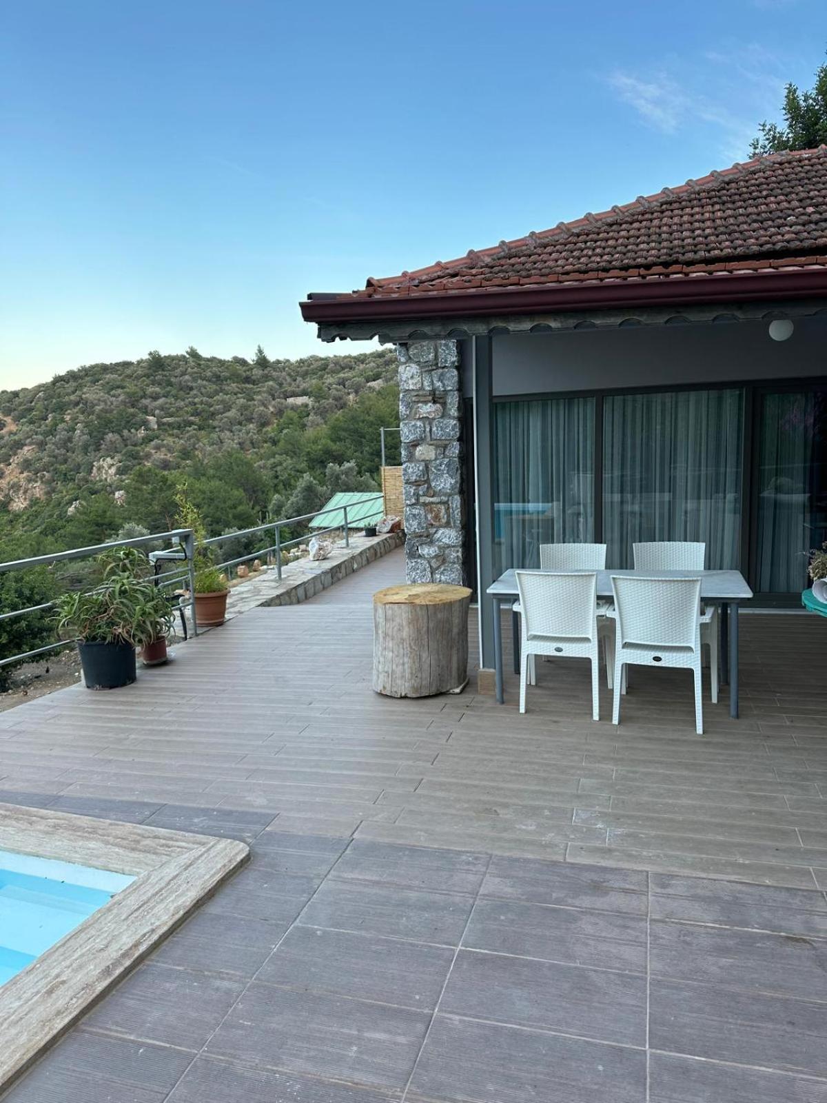 Amos Sea View