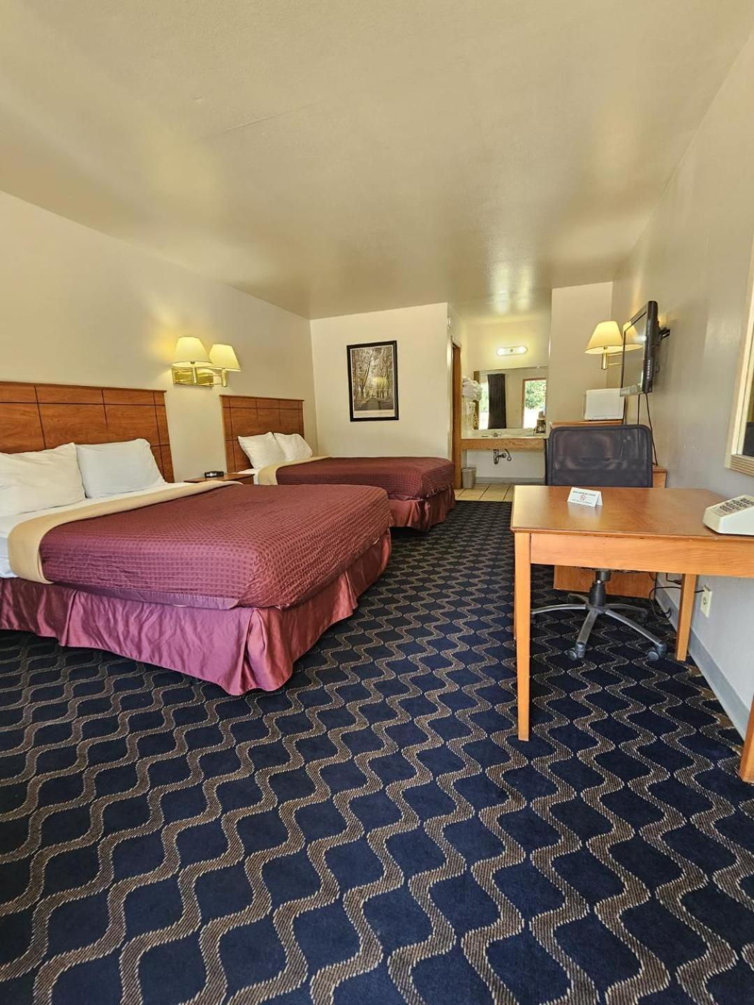 Boomtown Inn