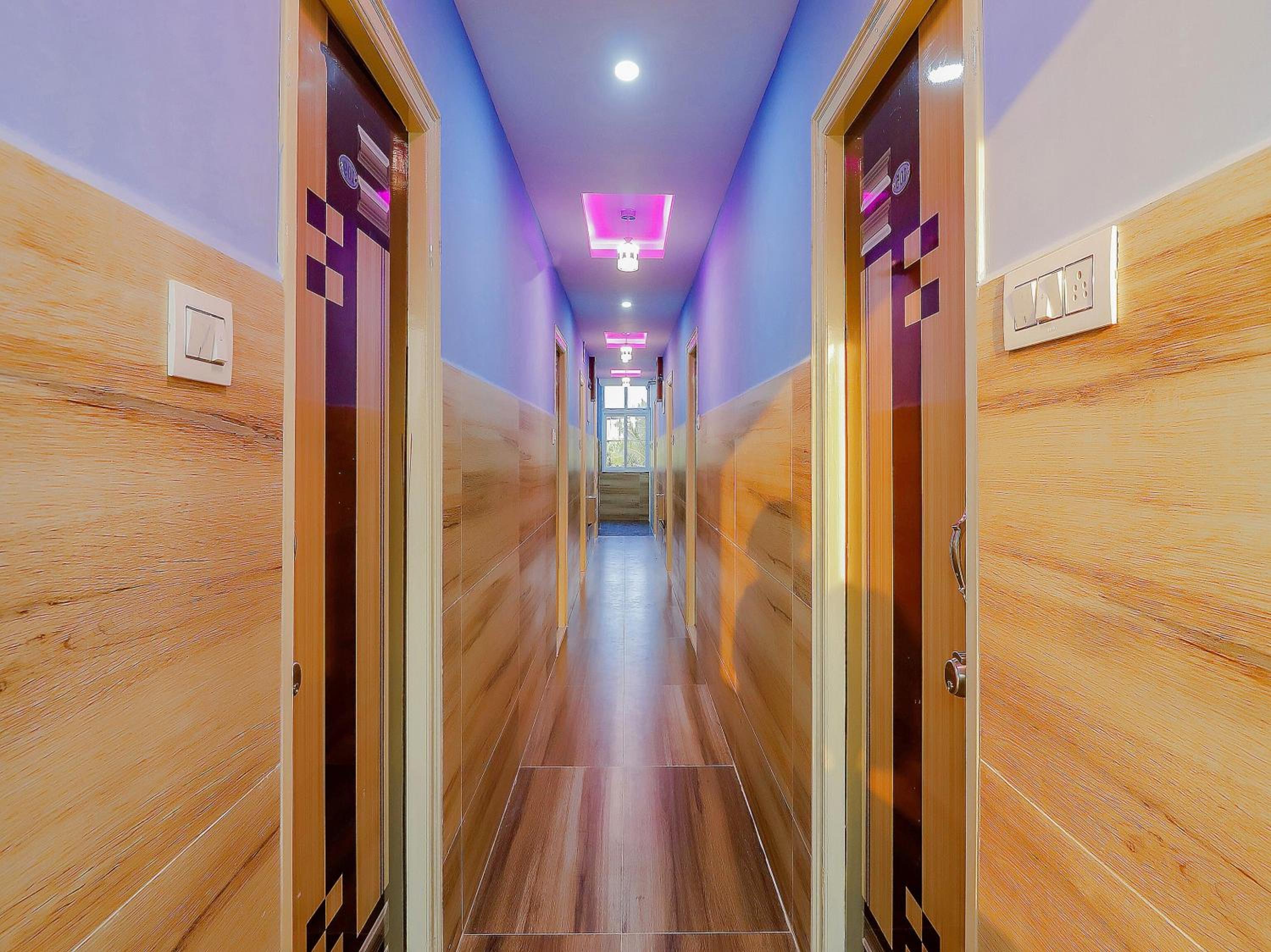 Hotel O Home Sri Balaji Luxary Rooms Near Inorbit Mall Cyberabad