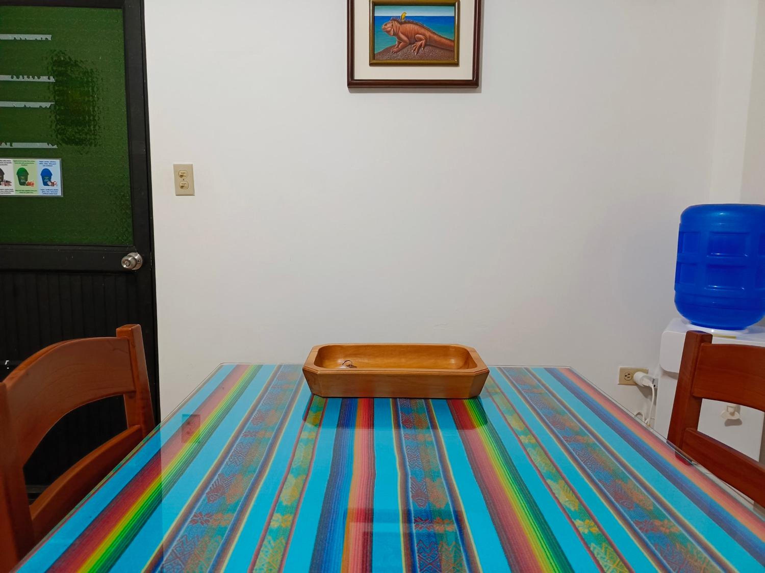 Teresita's House Suites con cocina privada , ideal para parejas, AC, wifi agua caliente, cerca del aeropuerto, a pocos pasos del malecón San Cristóbal