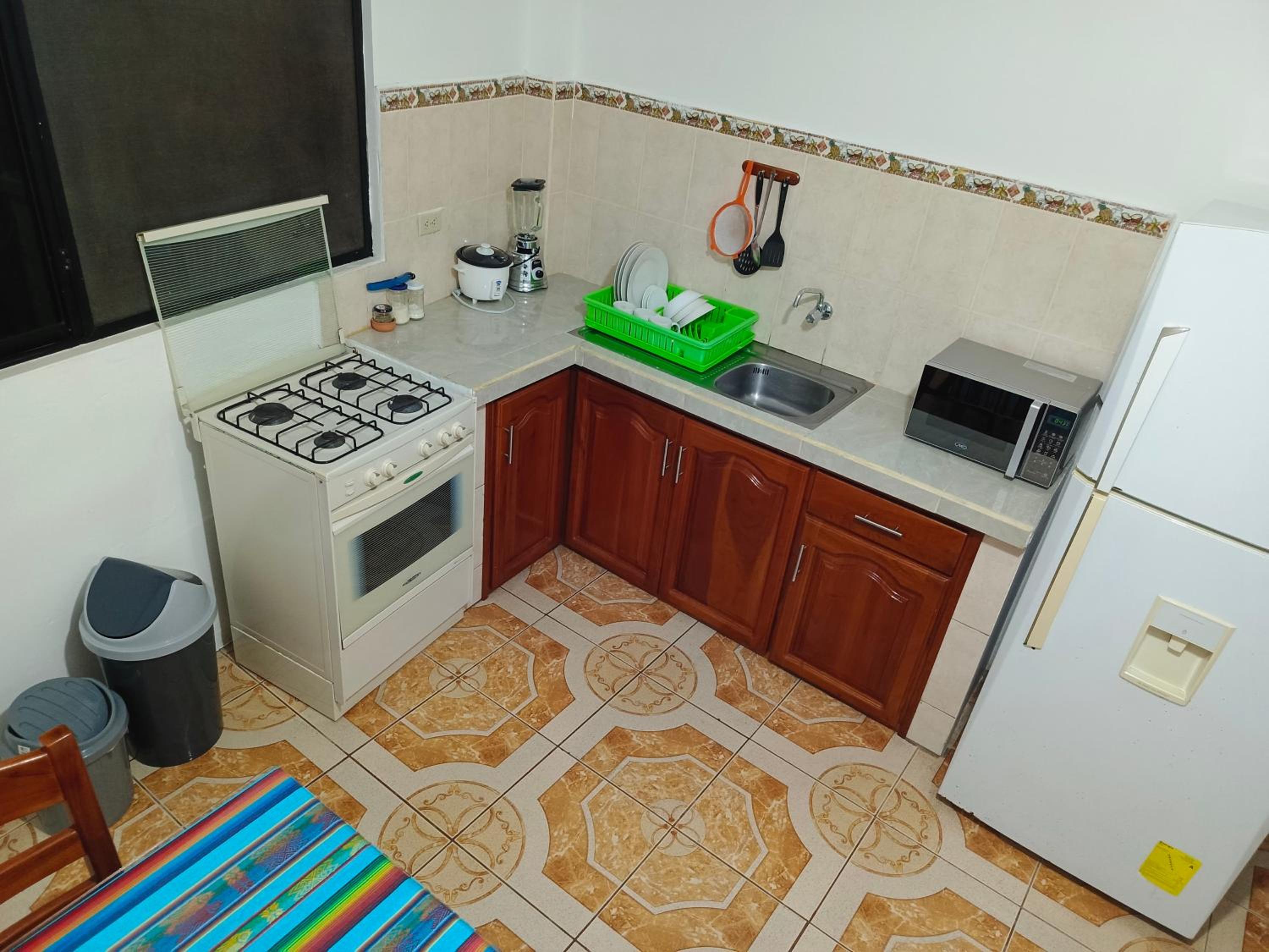 Teresita's House Suites con cocina privada , ideal para parejas, AC, wifi agua caliente, cerca del aeropuerto, a pocos pasos del malecón San Cristóbal