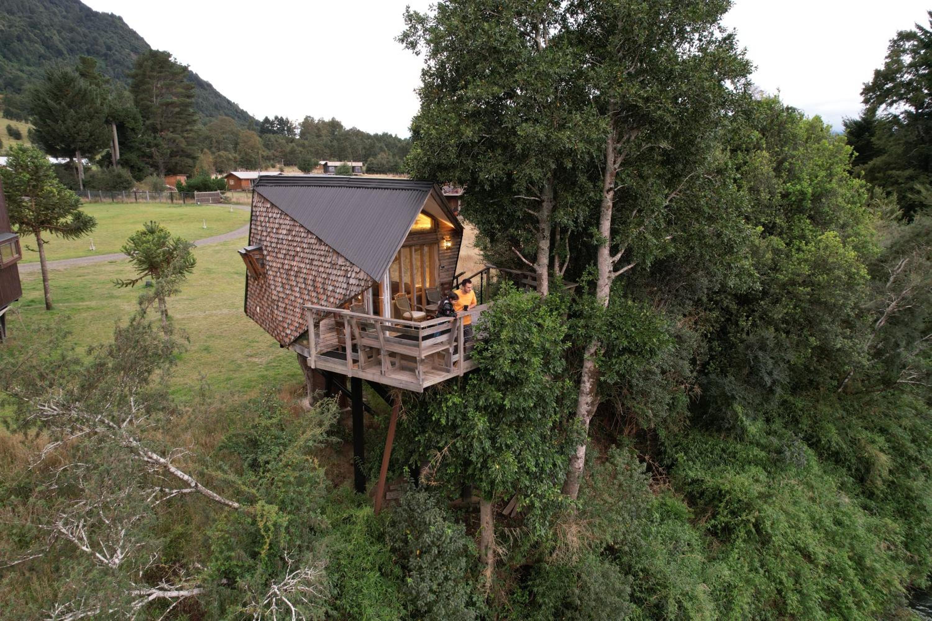Pucontours River Lodge view 2