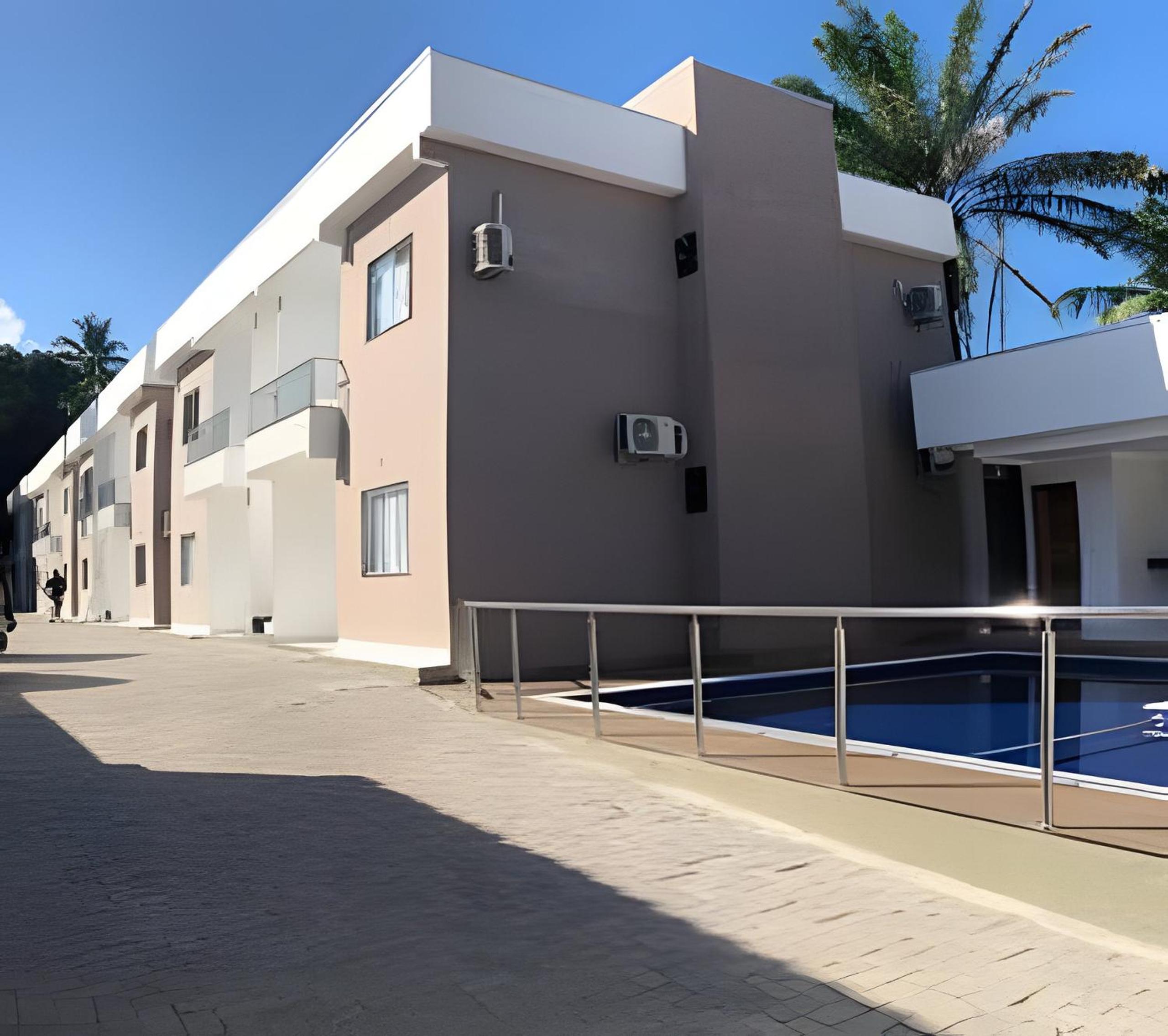 Apto com Piscina à 500m da orla de Taperapuan, 2 quartos