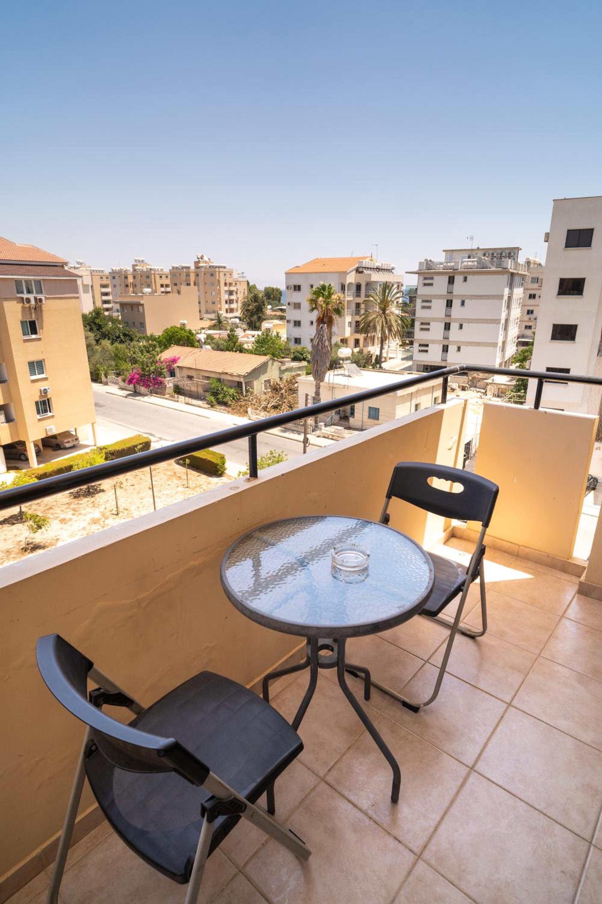 Blu Mackenzie 1 bdr Flat with Pool view 2