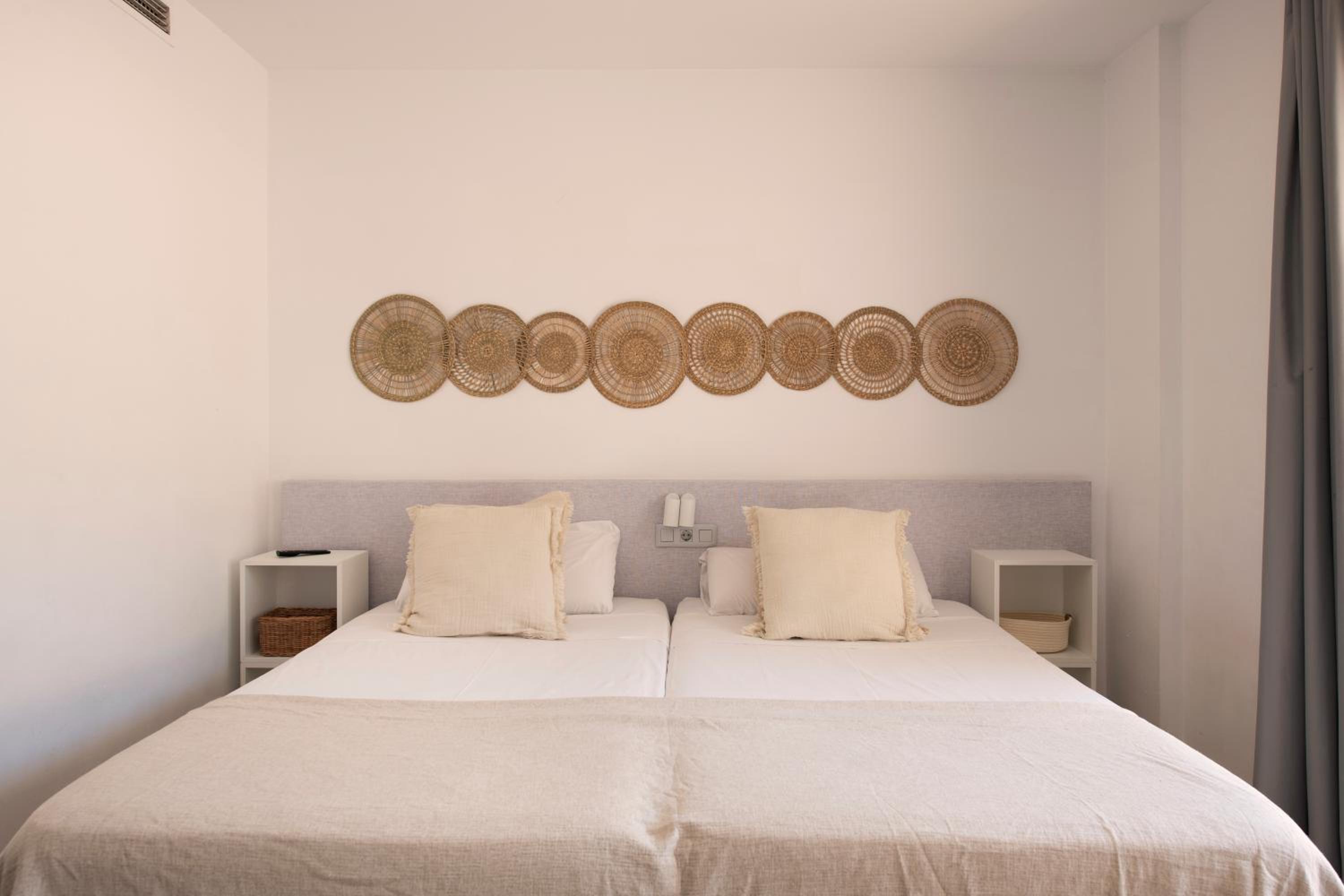 Aparthotel Centric en Castelldefels — hotel room
