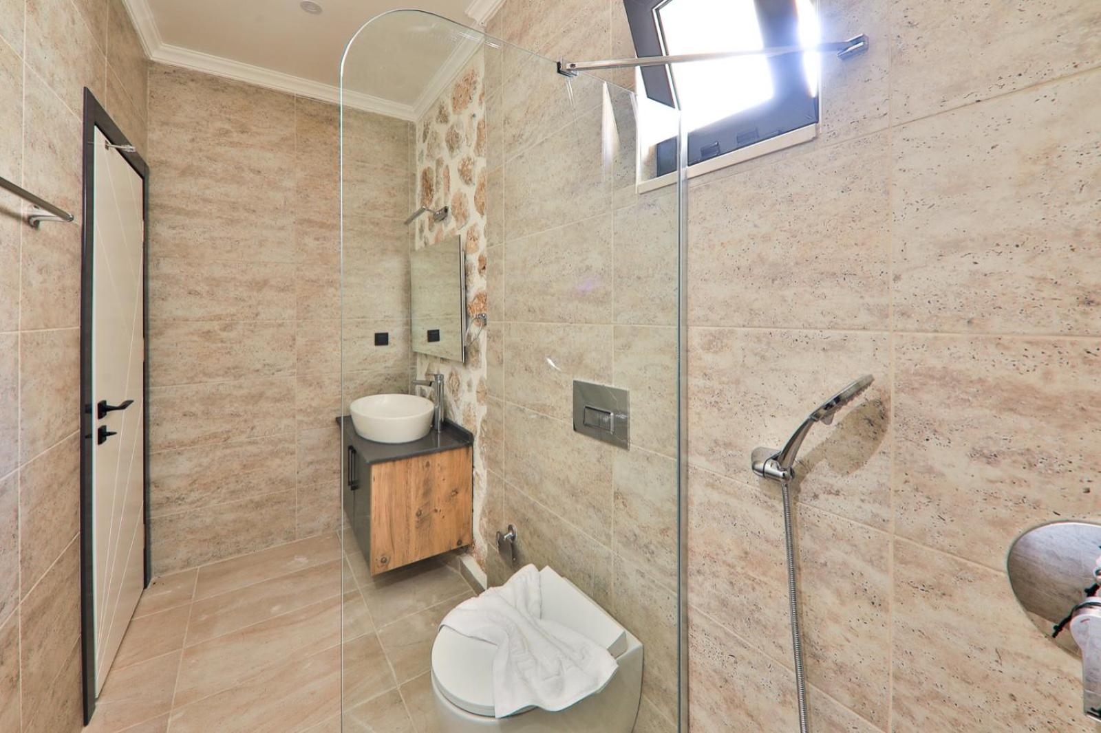 Villa kırlangıç en Kas — bathroom