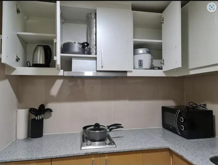 Quiet and Cozy 1BR Hub at BGC view 5