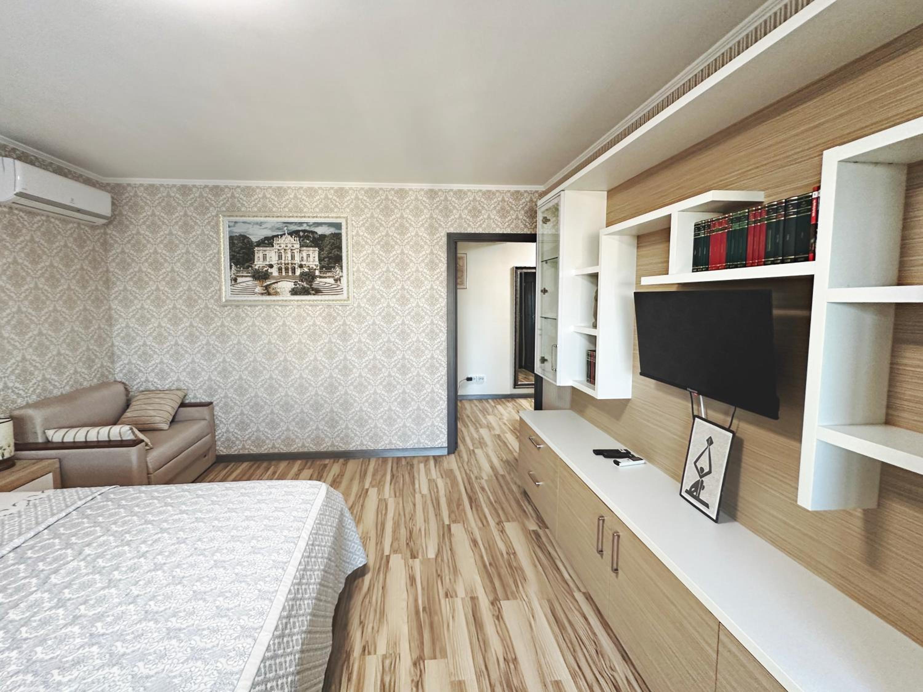 One-bedroom Oasis with a Parkview view 4