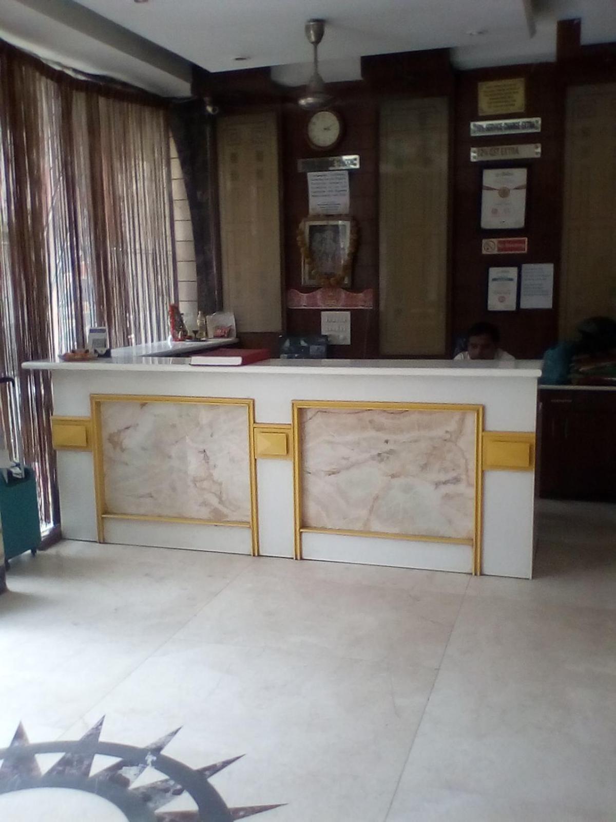 Lobby & Reception