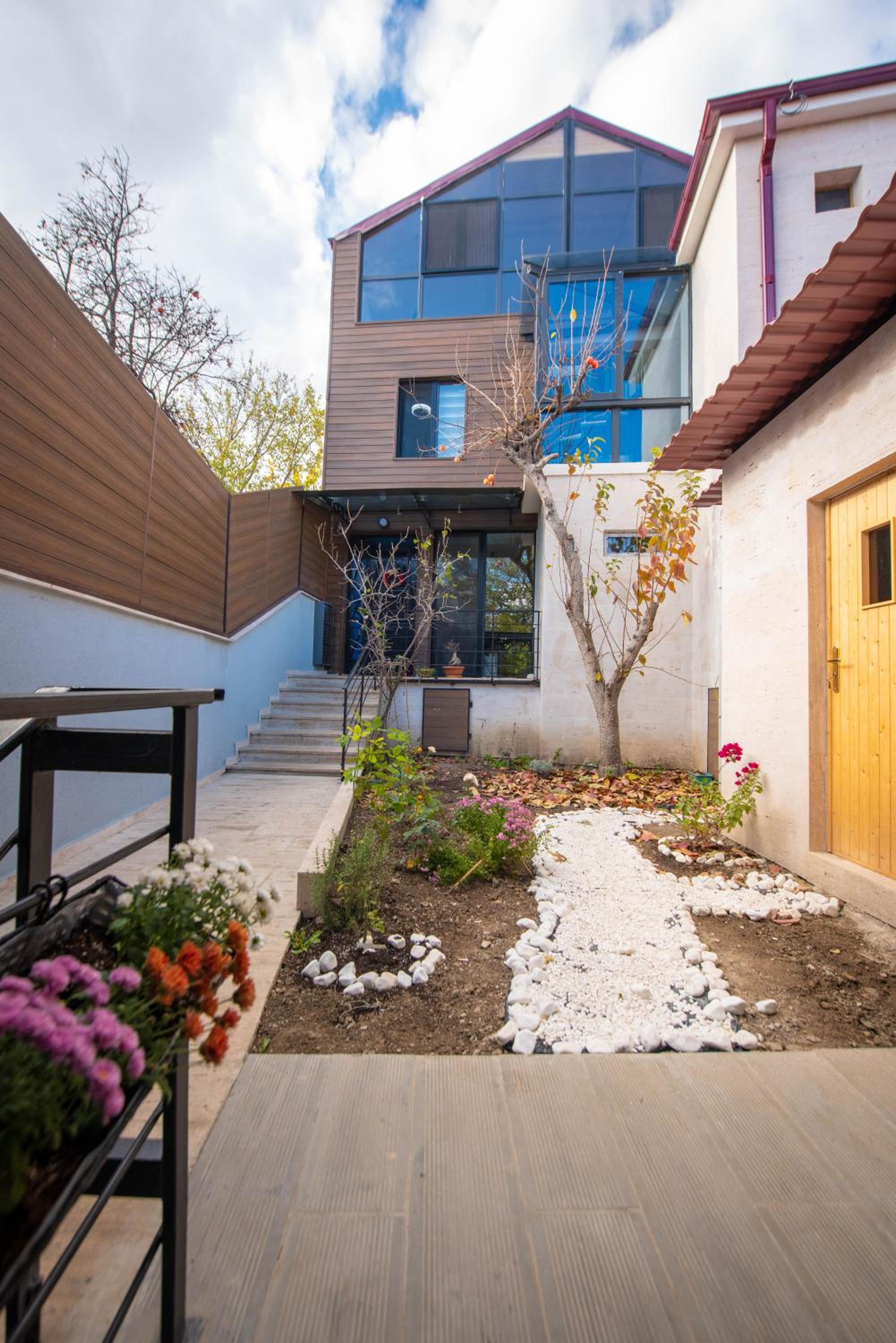 Modern City Villa view 5