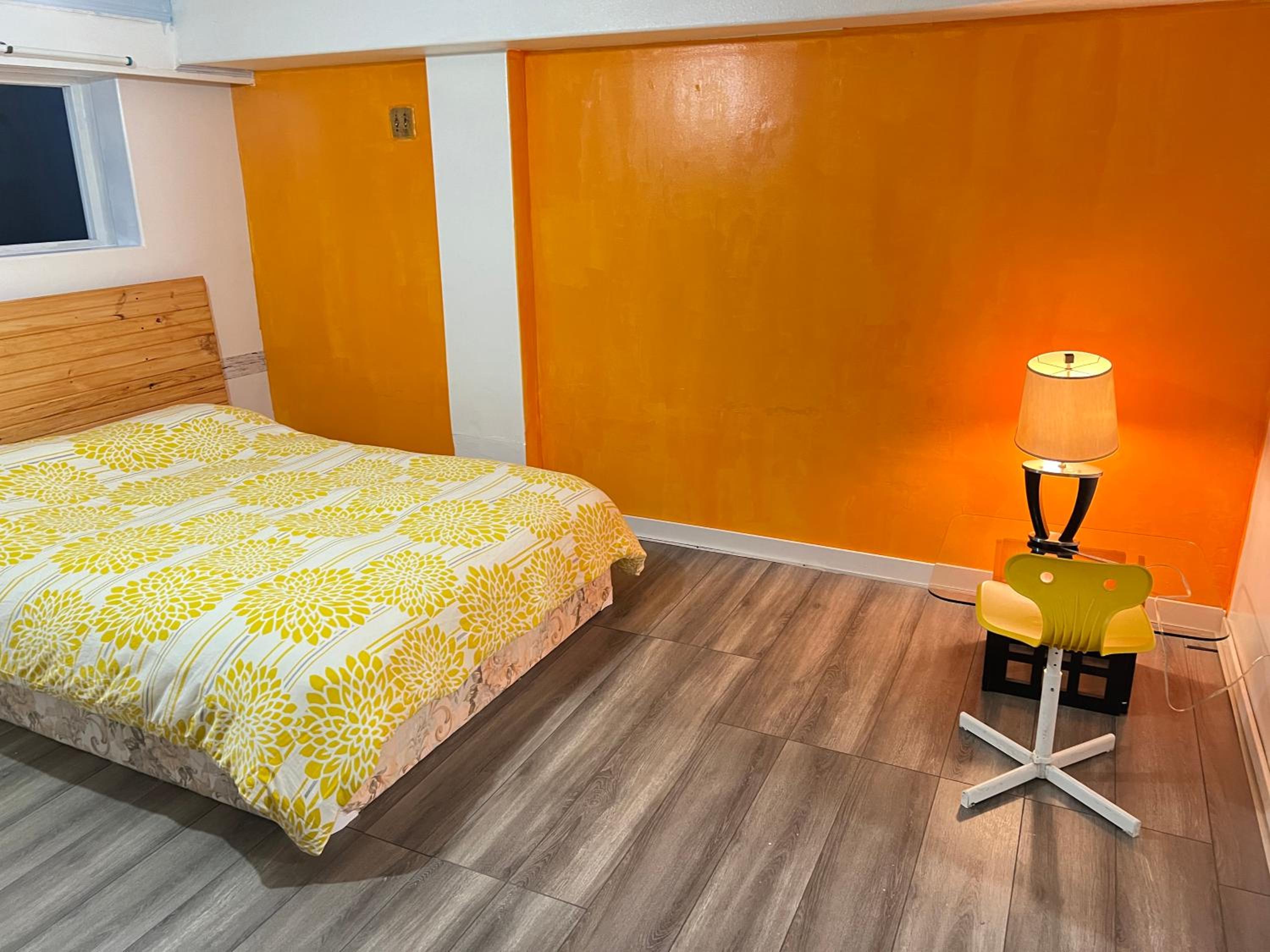 Surrey queen size bed room