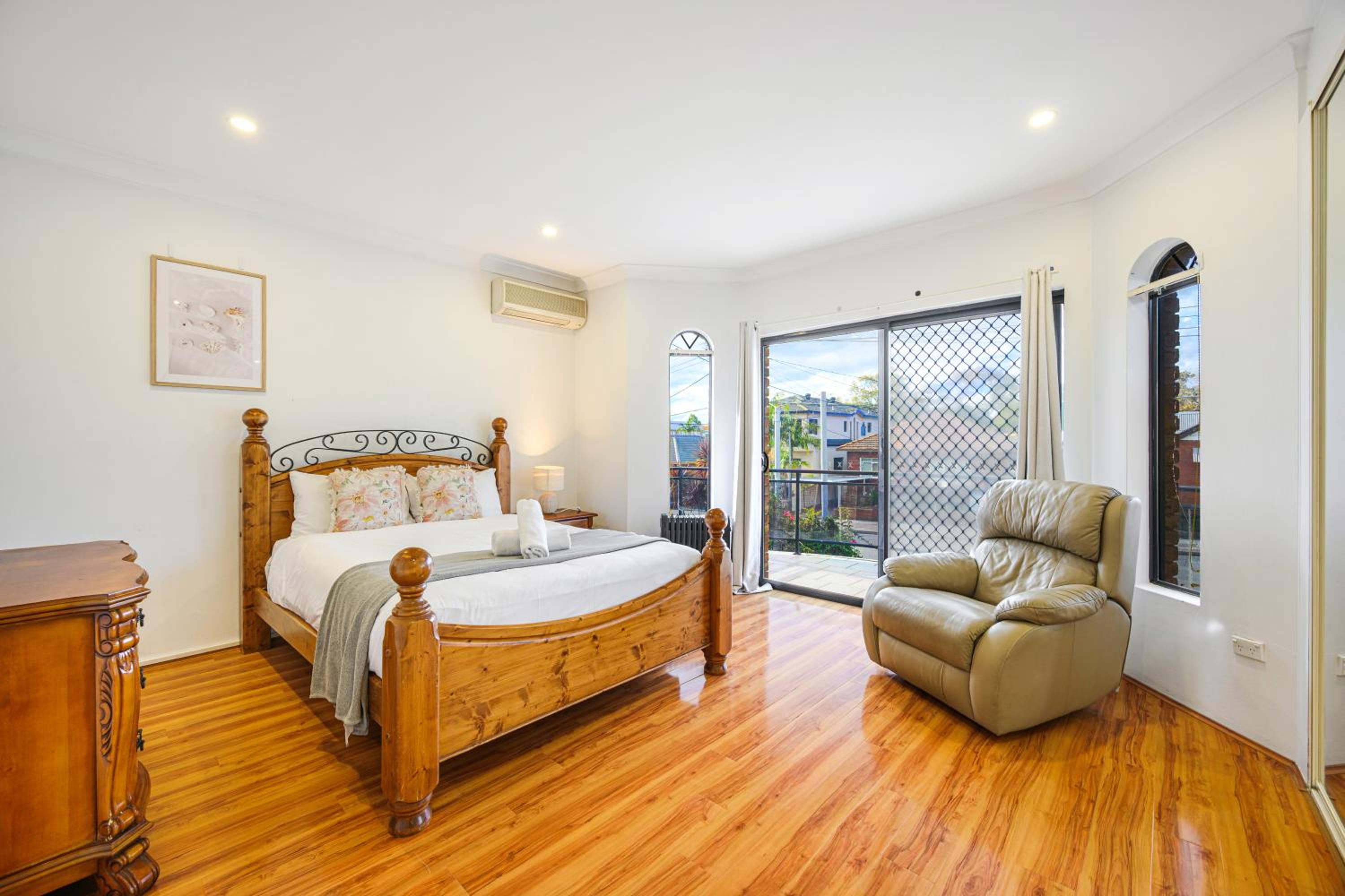 Hurstville Centre 2-level Large House