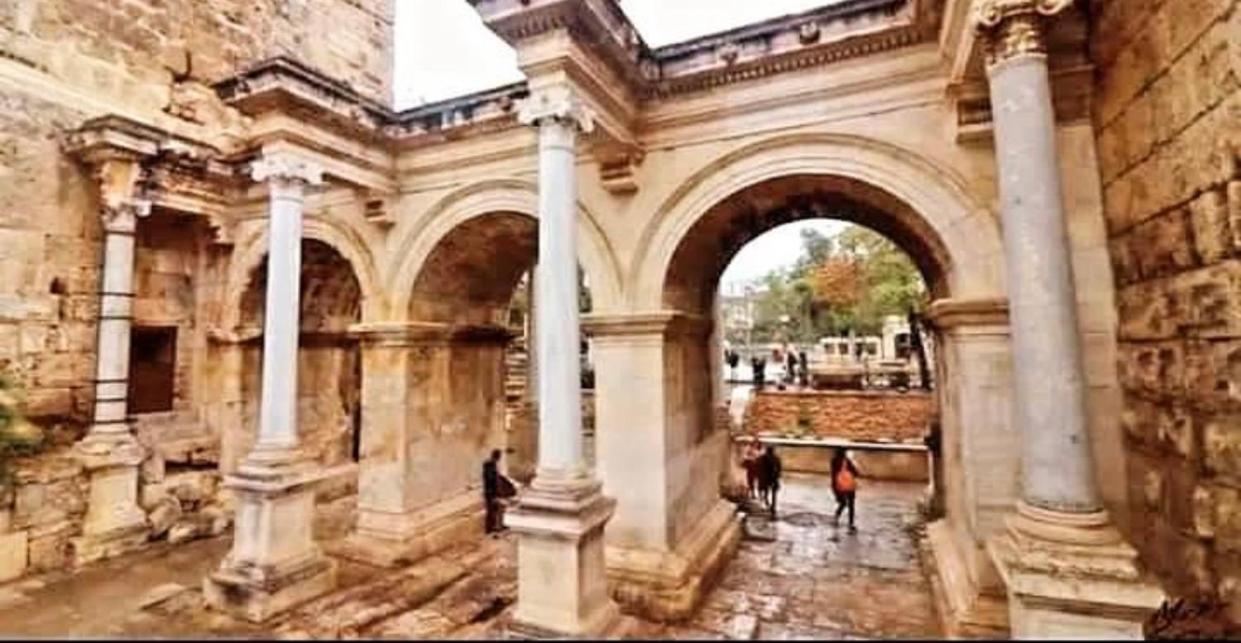 ANTALYA kaleiçi merkezi muhteşem konum geniş EV
