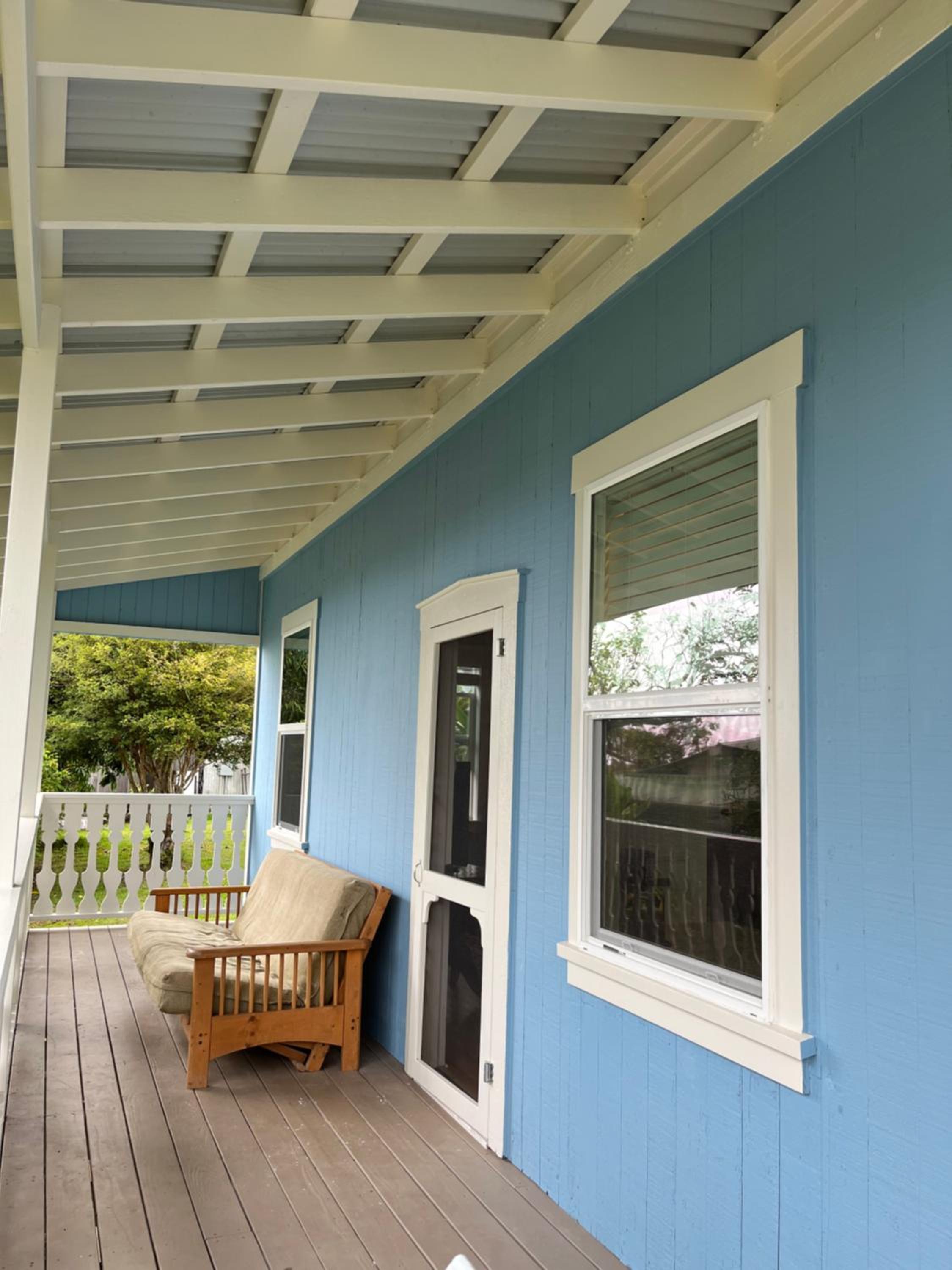 Newly Renovated Farmhouse in Kealakekua
