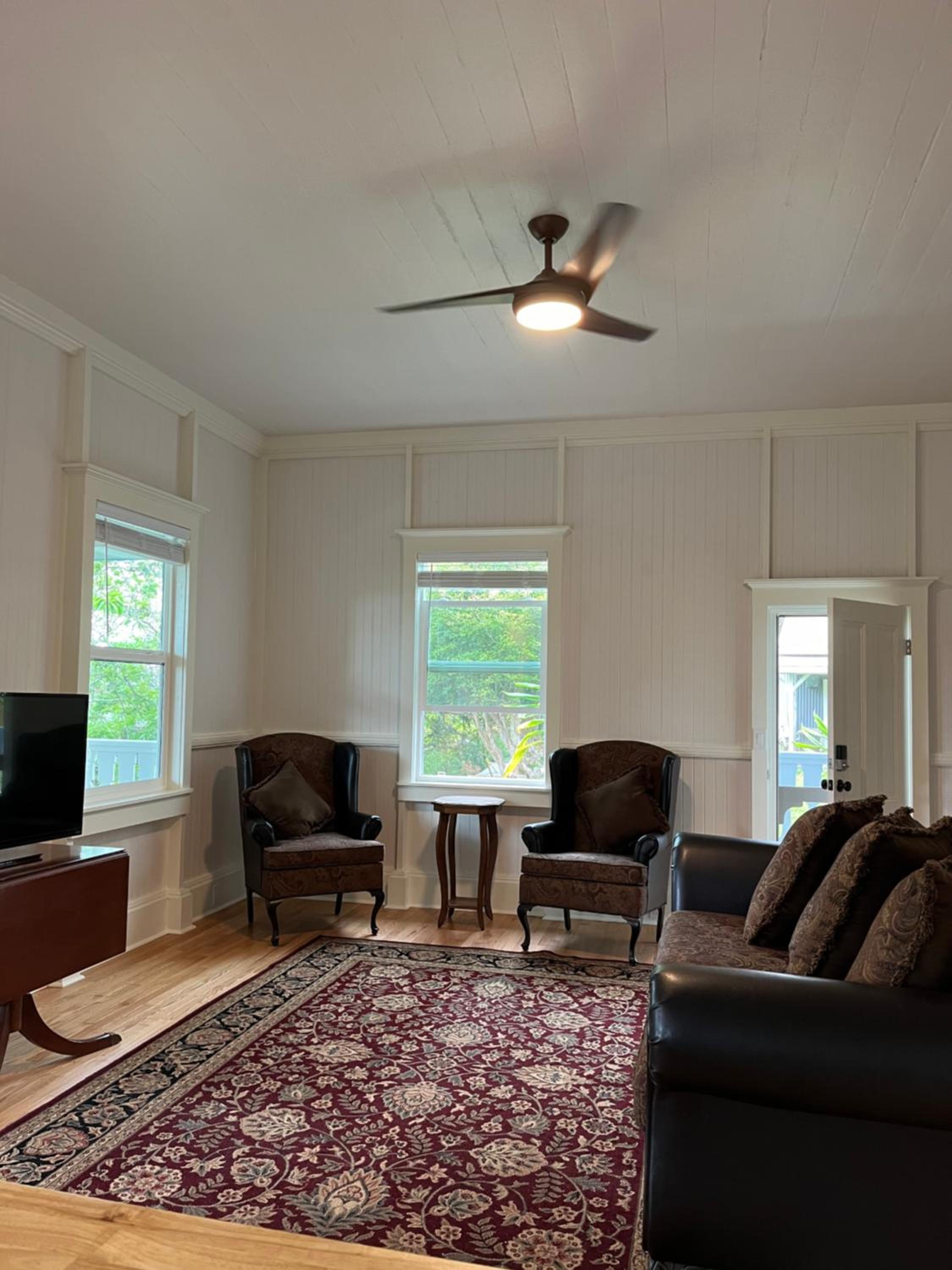 Newly Renovated Farmhouse in Kealakekua