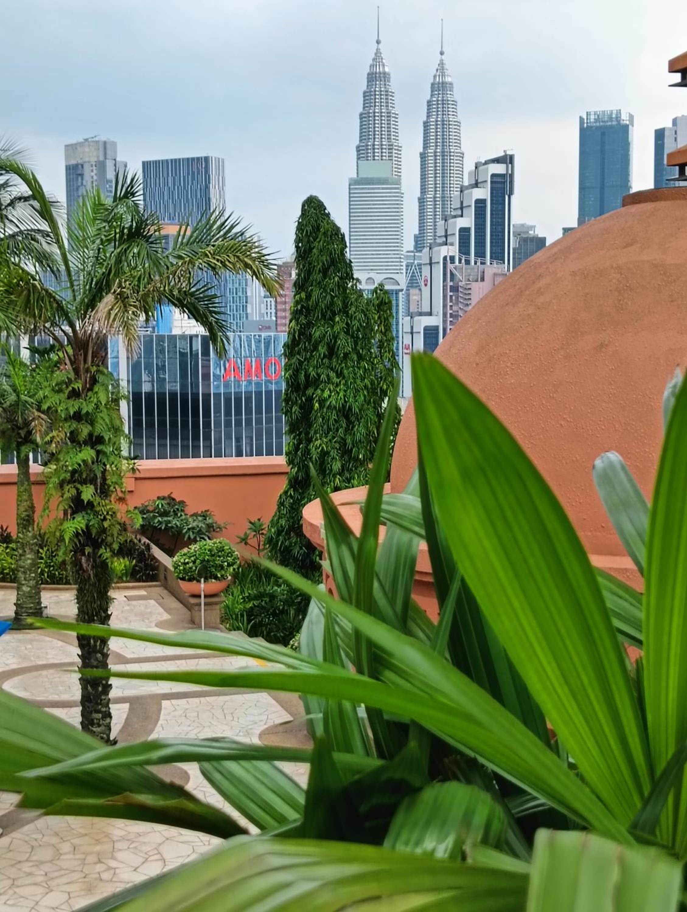 100 Service suites At Times Square KL