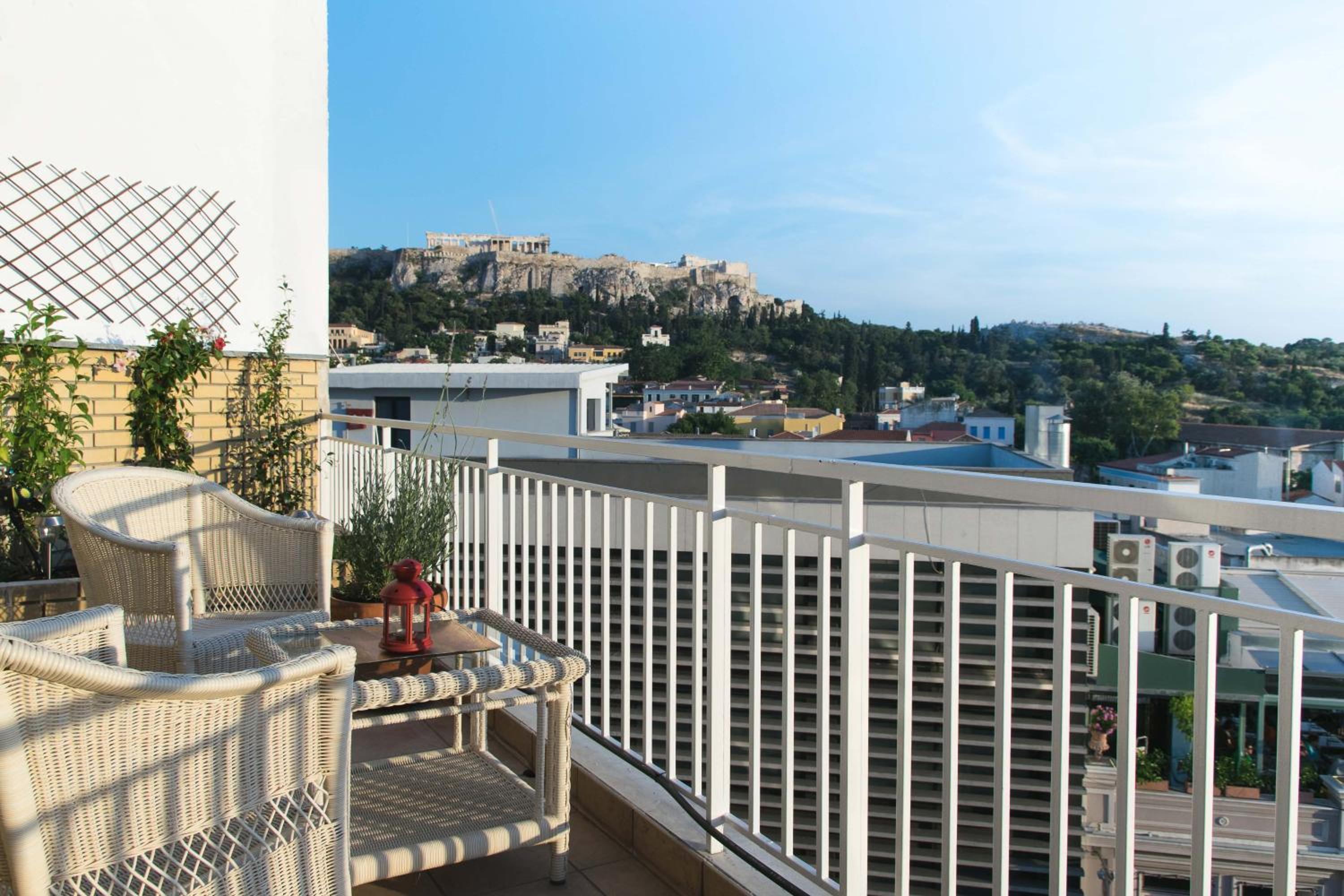 Urban loft with balcony across the Acropolis!