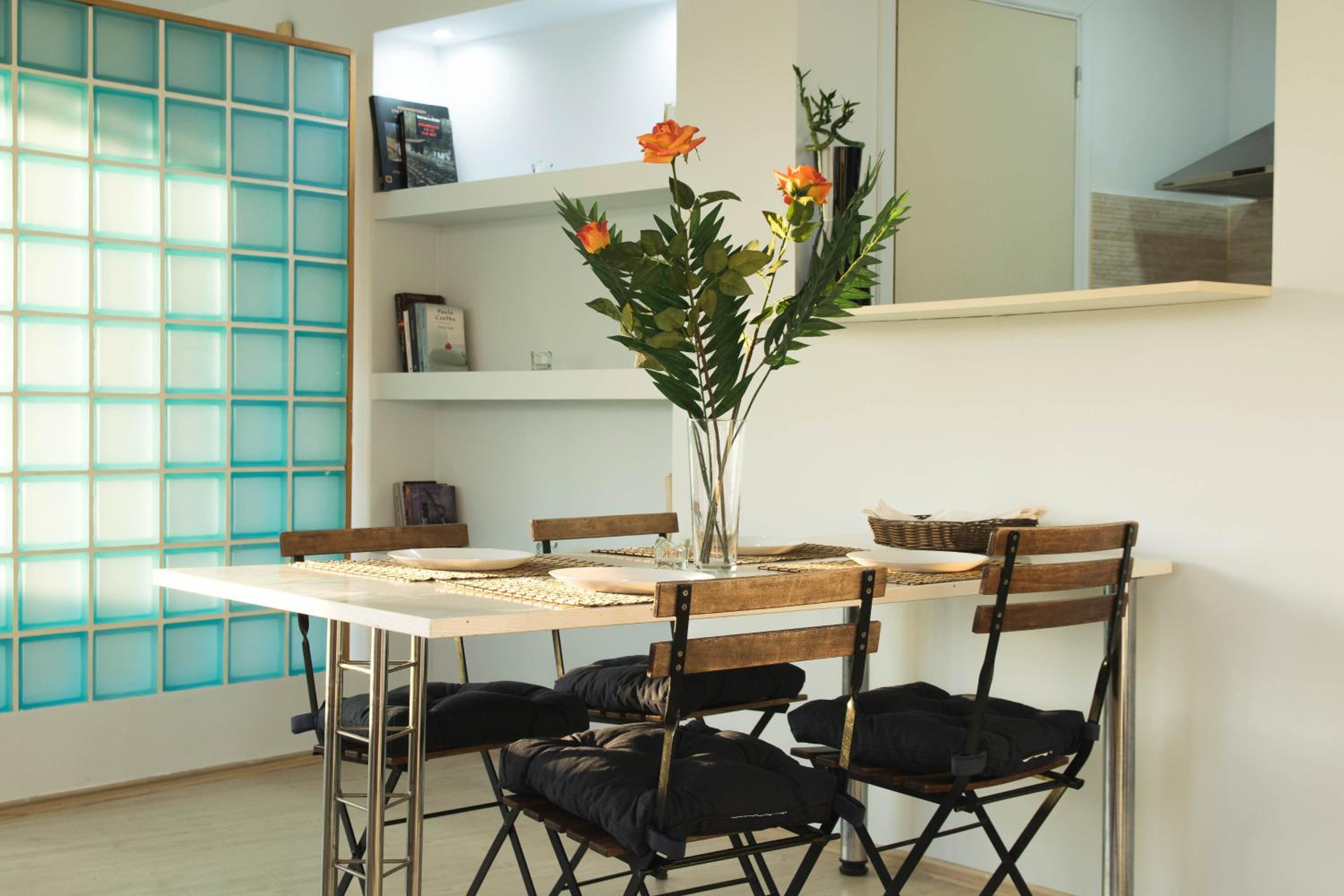 Urban loft with balcony across the Acropolis!