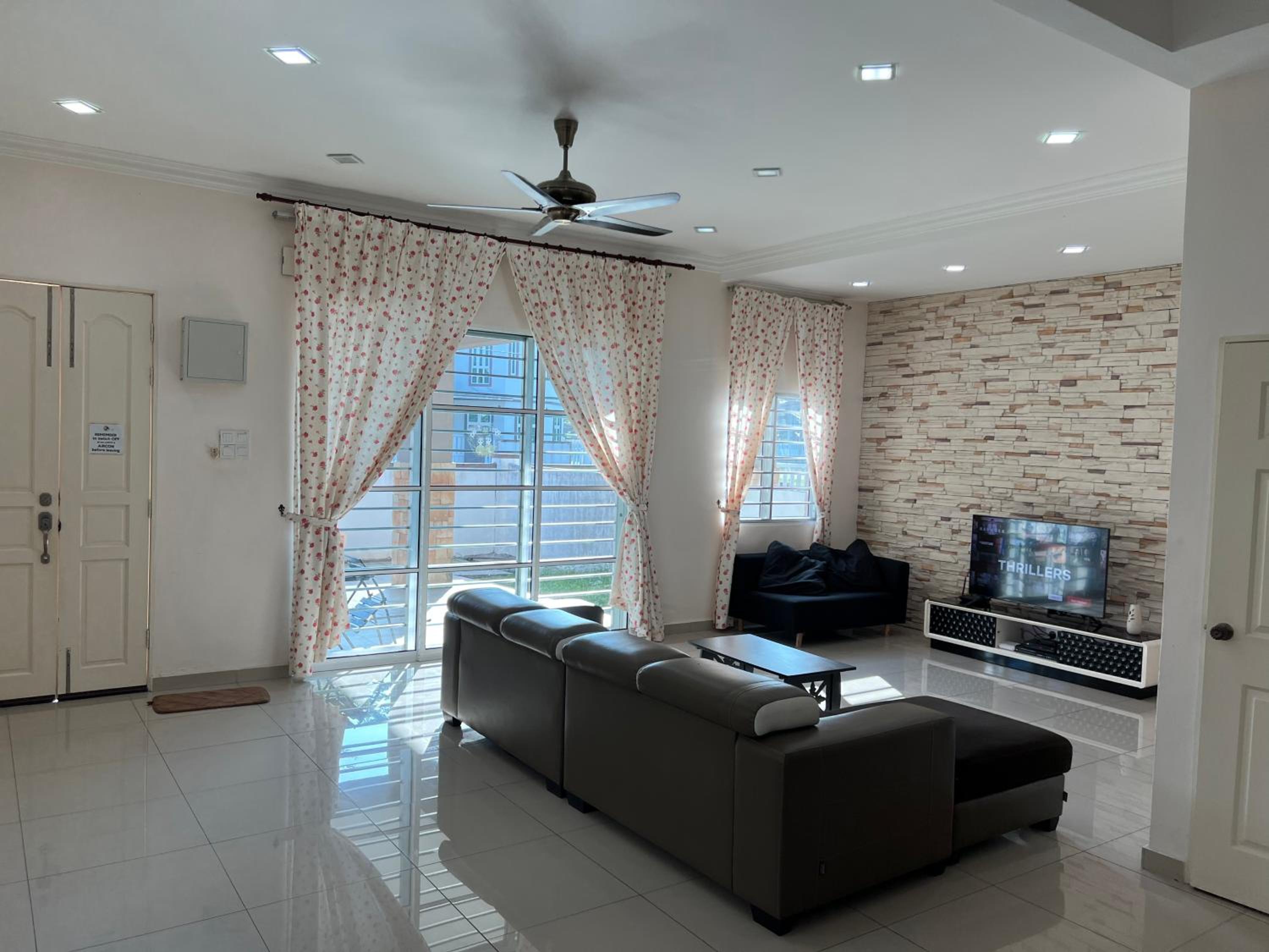 Sitiawan Homestay Entire Semi D house