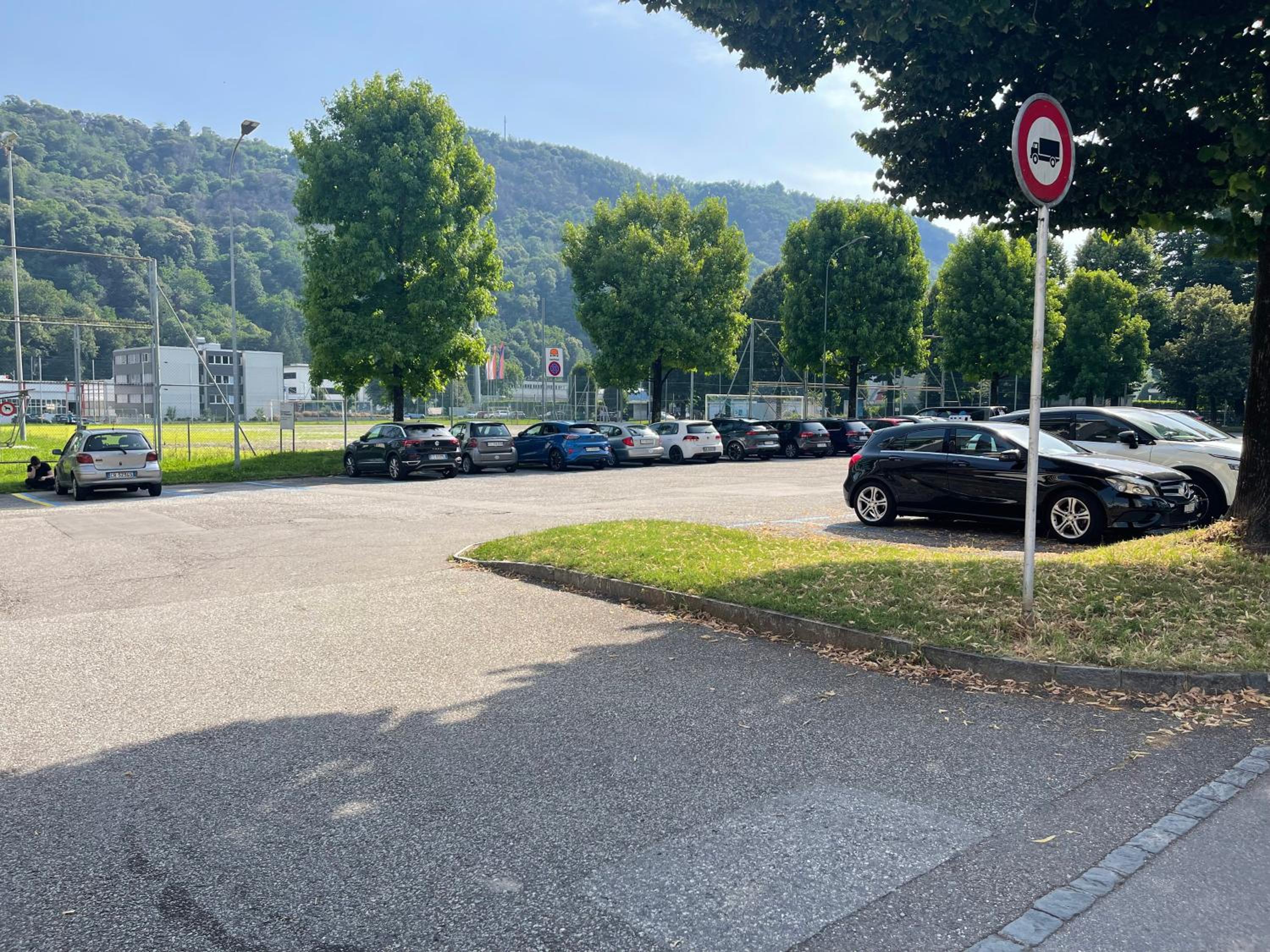 Chiasso Suisse Apartament - RentuGoo Travel