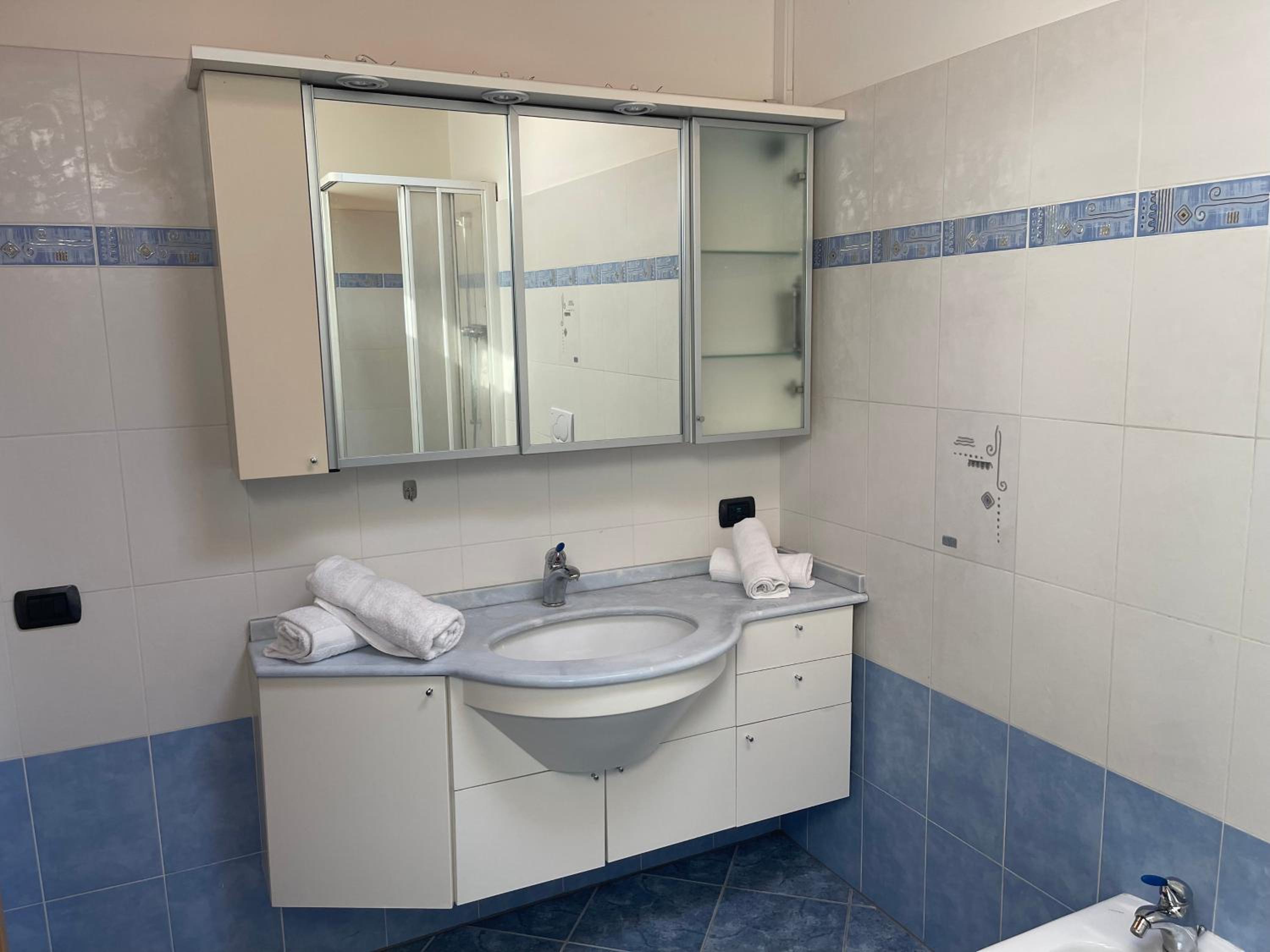 Chiasso Suisse Apartament - RentuGoo Travel