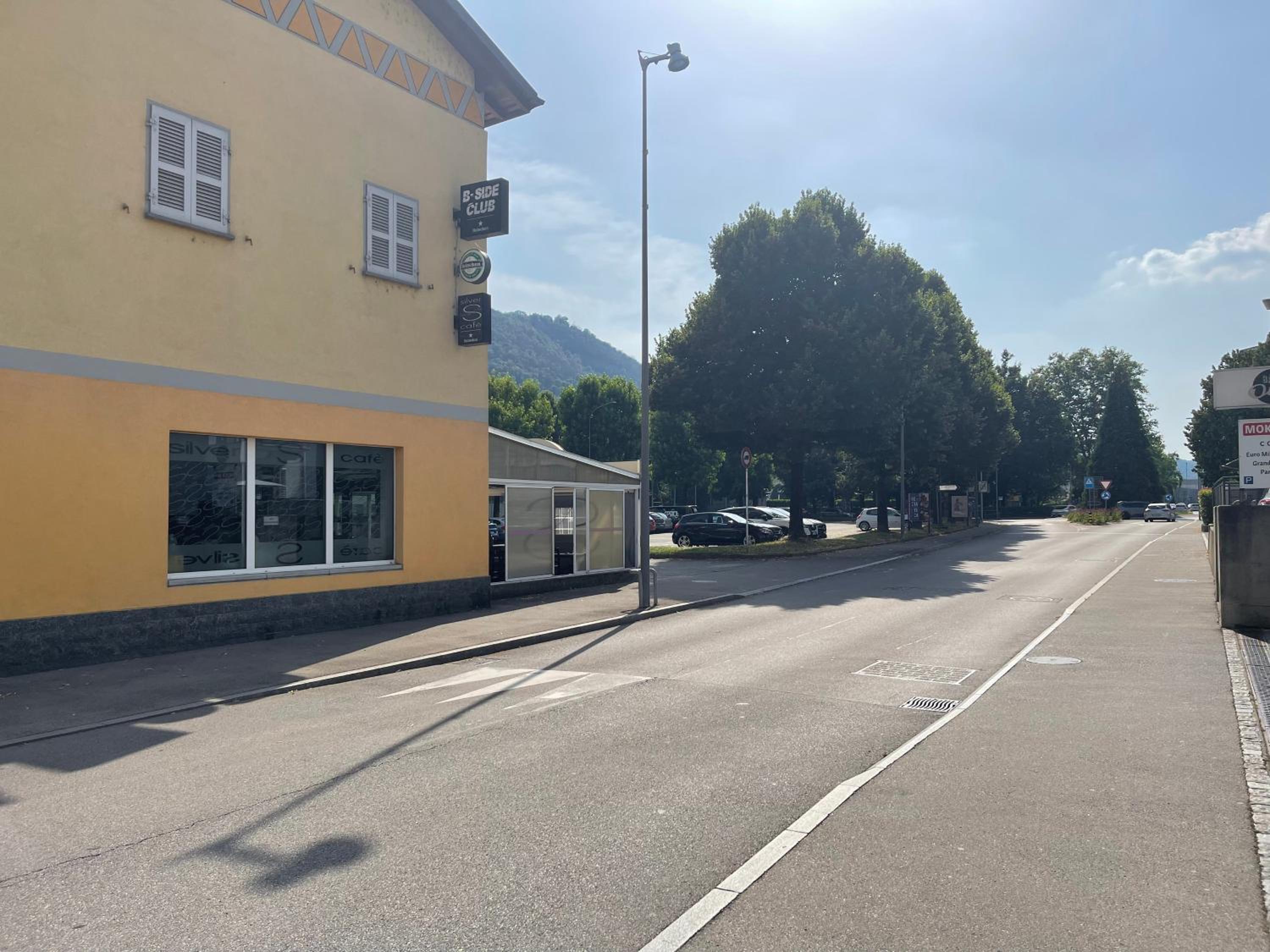 Chiasso Suisse Apartament - RentuGoo Travel