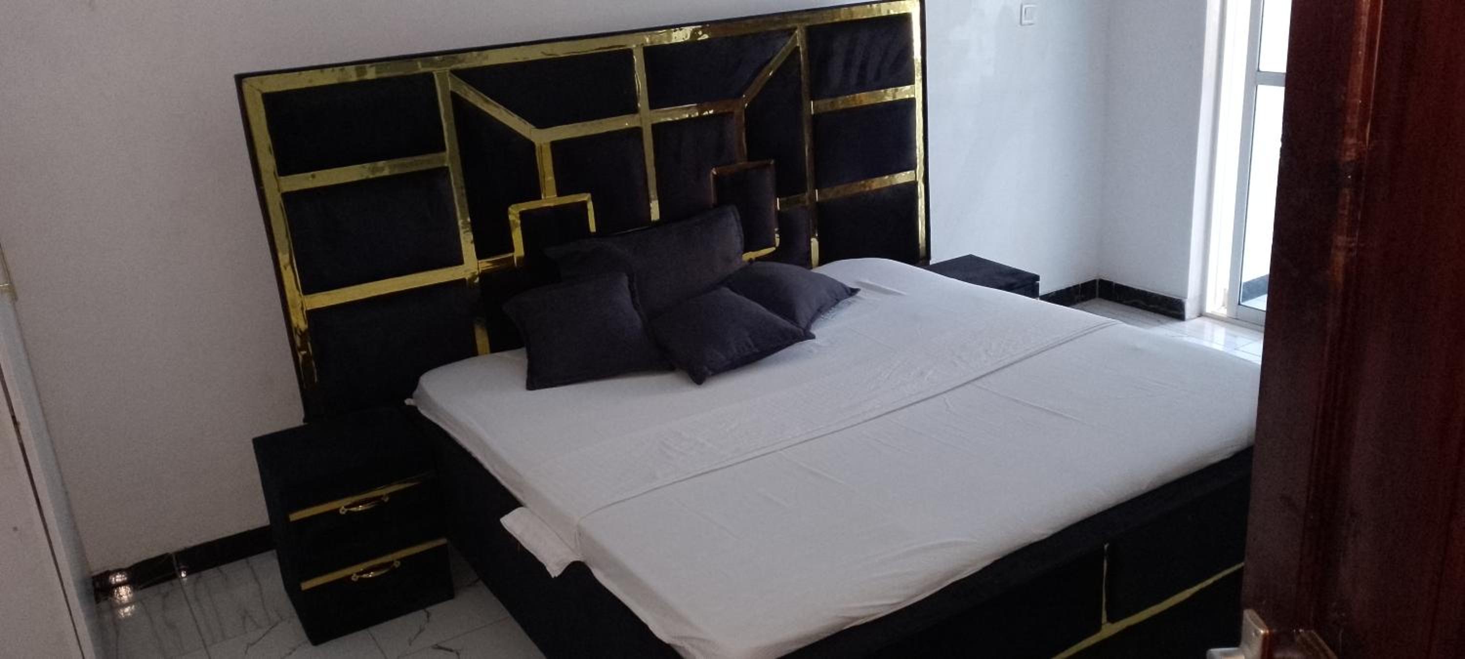 LASALLY EMPIRE severine view 2