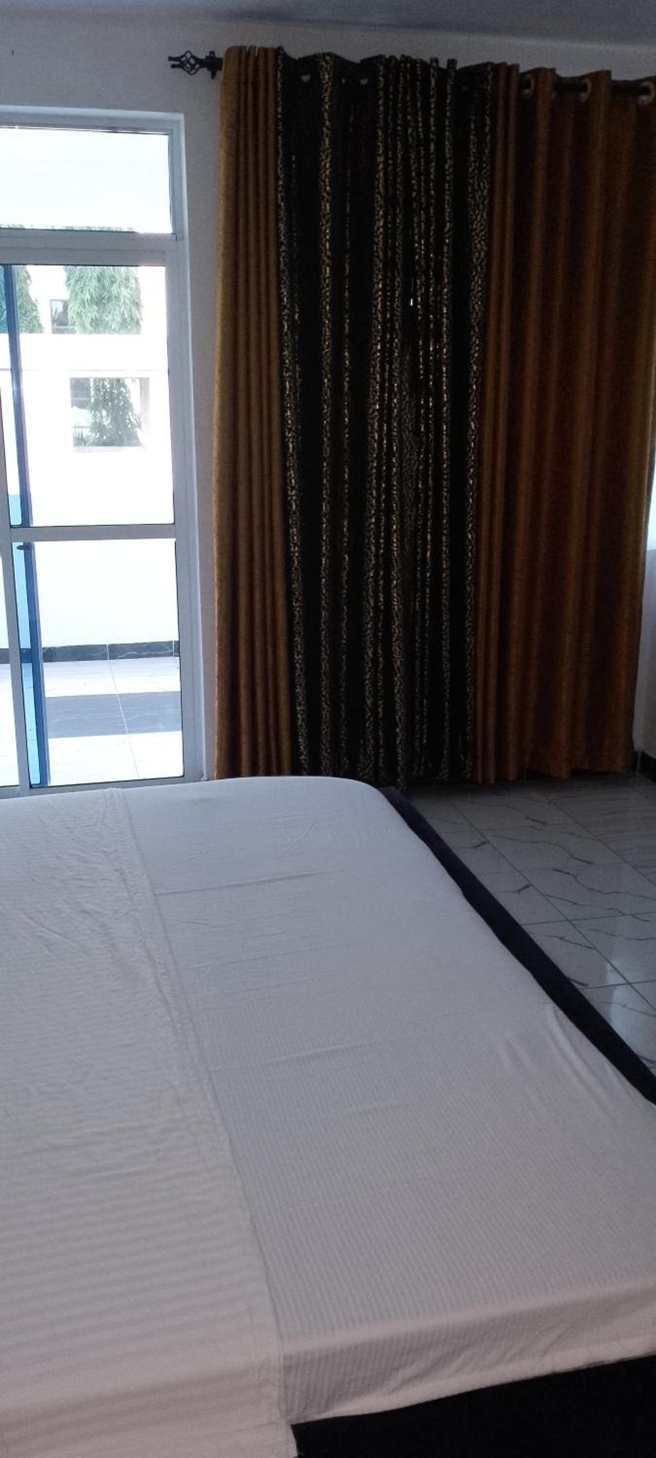 LASALLY EMPIRE severine view 4