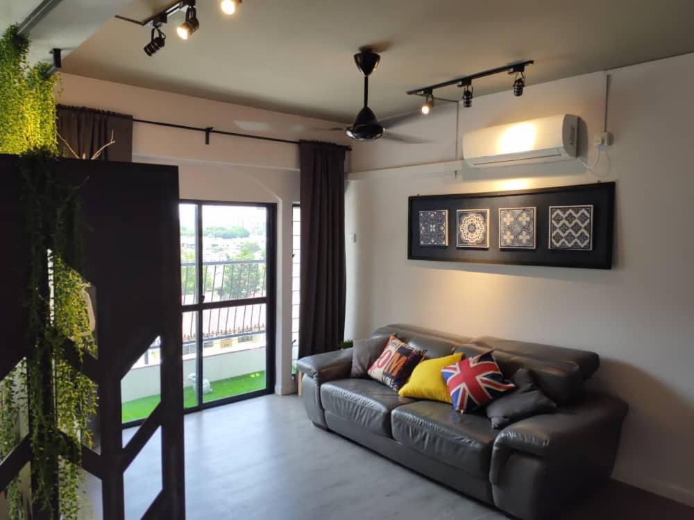 Cozy 2-Bedroom Apartment in Air Itam, Perfect for Family & Friends Getaway photo 1