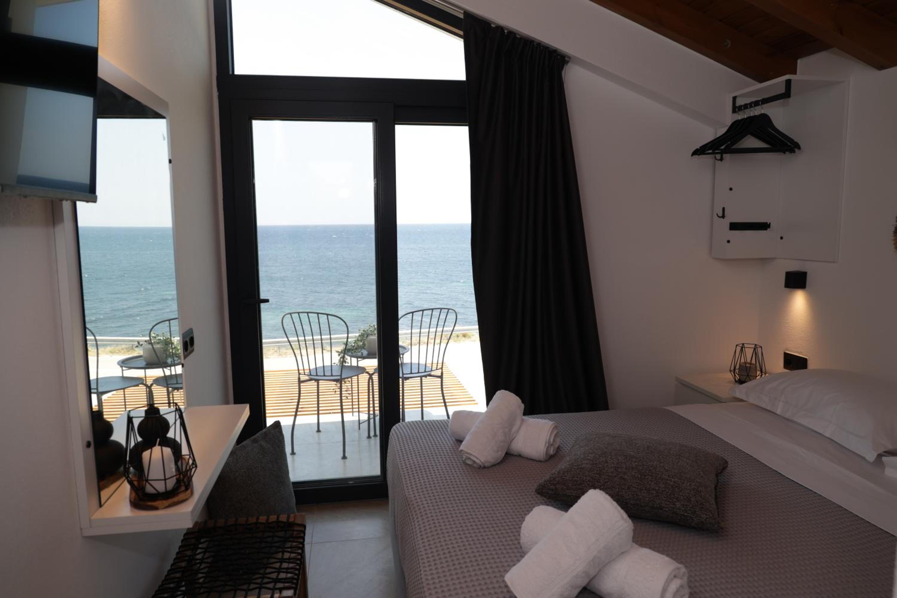Saos Terra Suites view 4