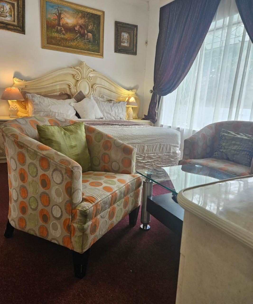 The Royal Guest Lodge photo 2