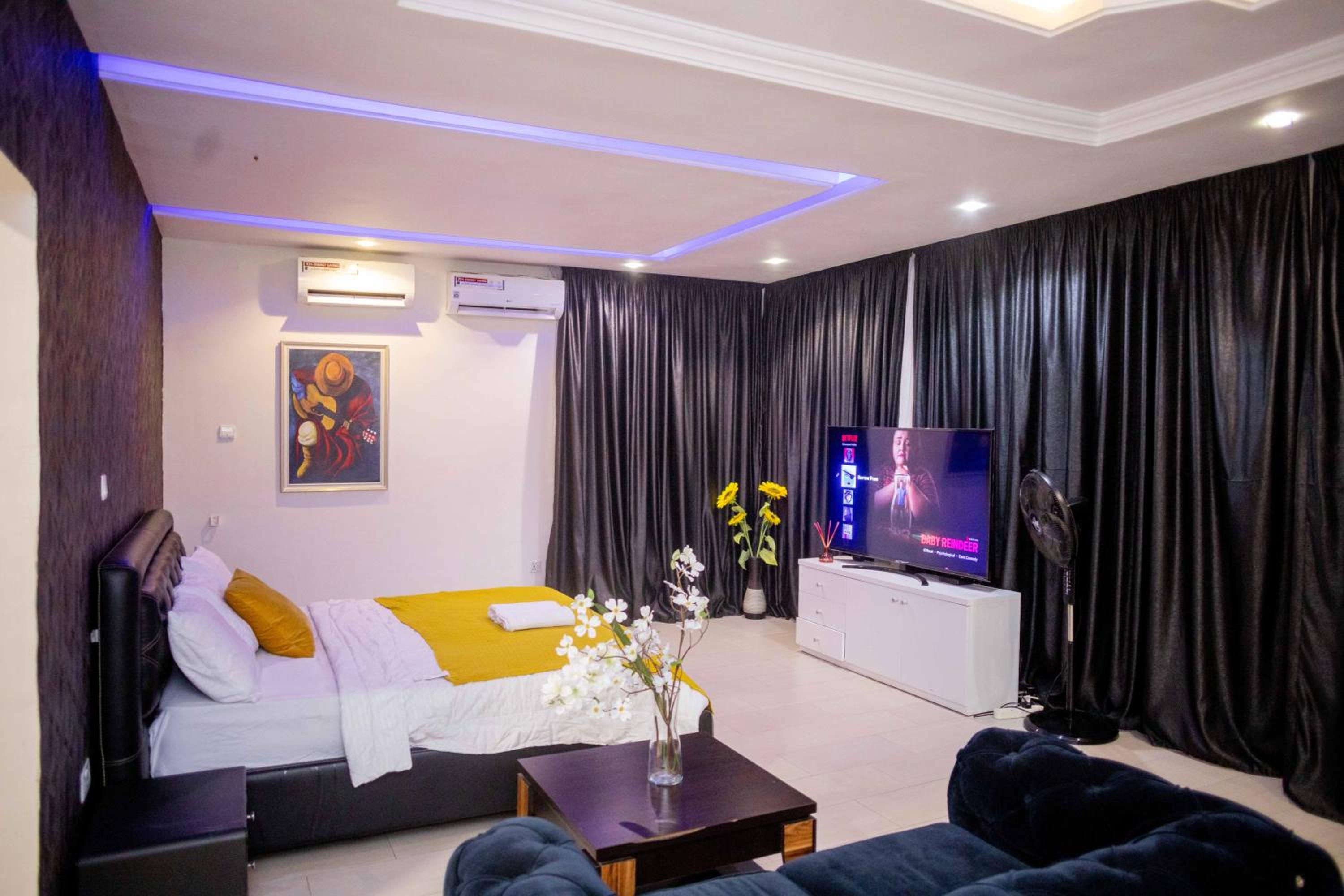 LEKKI SECRET MANSION 'n' SWIMMING POOl view 3