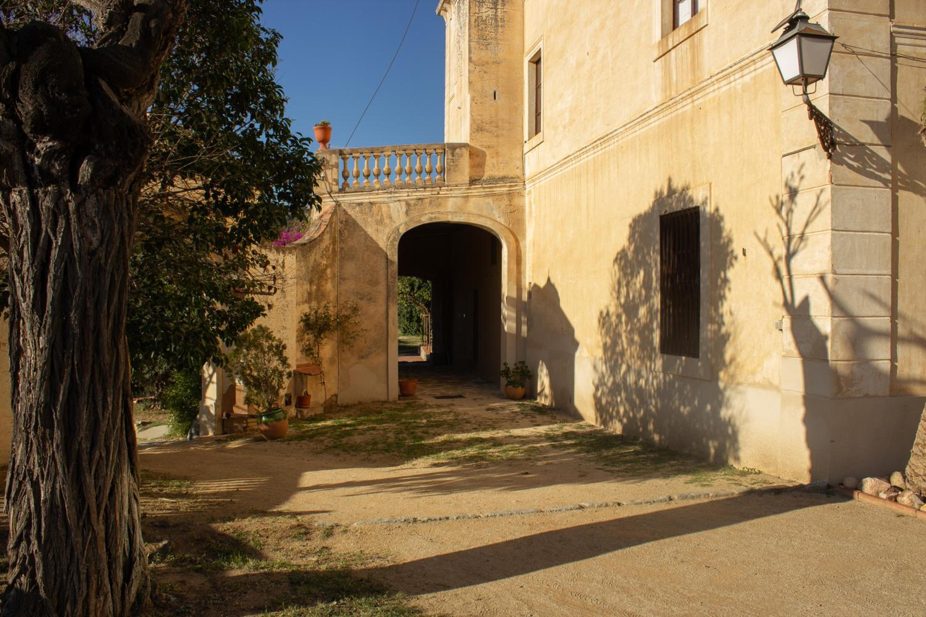 Can Rovira - Stunning Neoclassical Mansion, Just 20 min drive from Barcelona City Center, Ideal for groups and families view 3