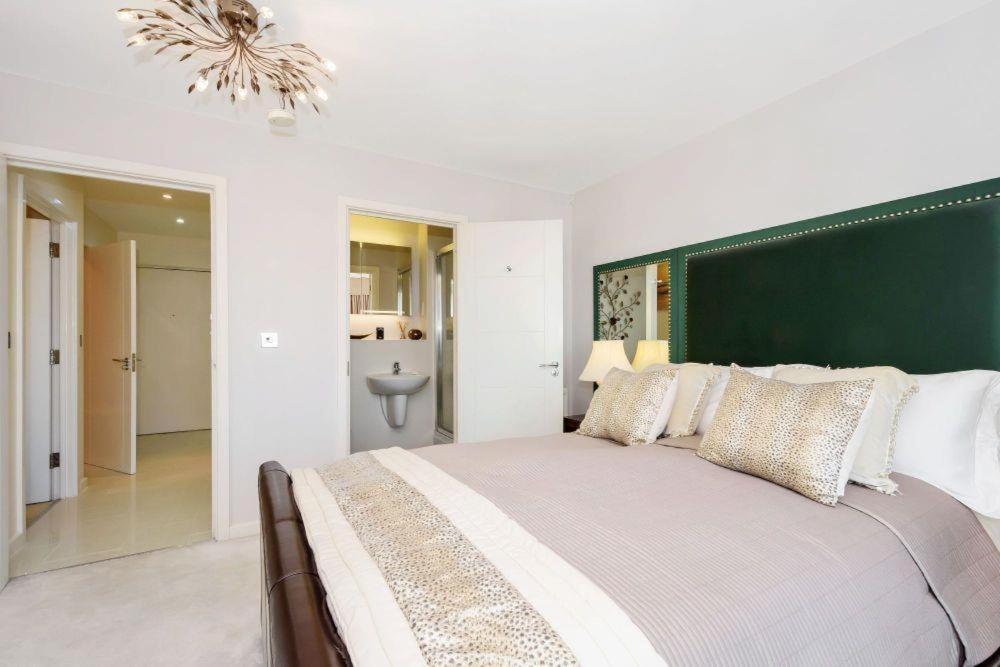 large Penthouse with parking view 5
