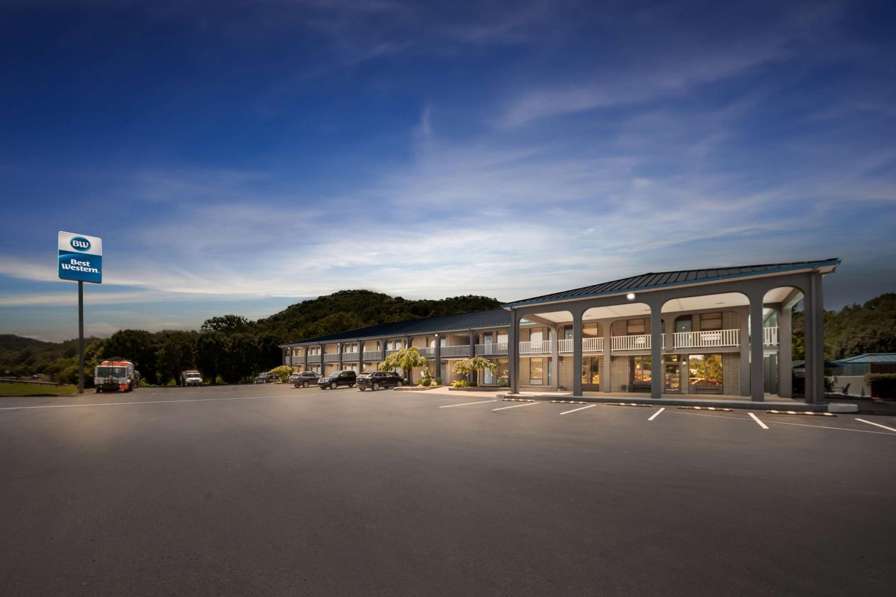Corbin Vacations - Best Western Wilderness Trail Inn - Property Image 1