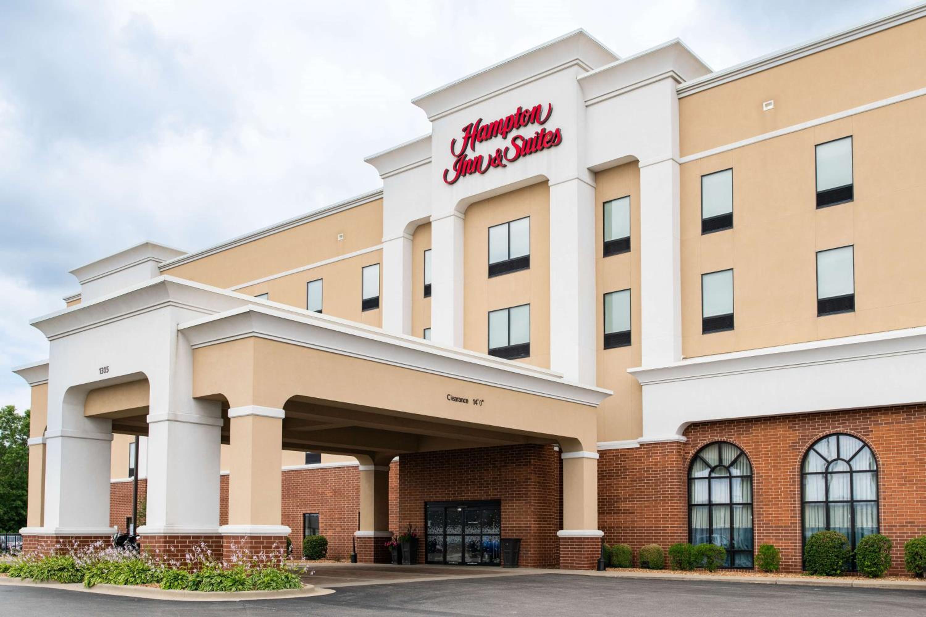 Hotel Hampton Inn & Suites Effingham - Image 1