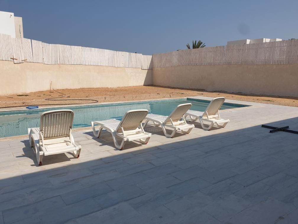 Très belle villa avec piscine view 2