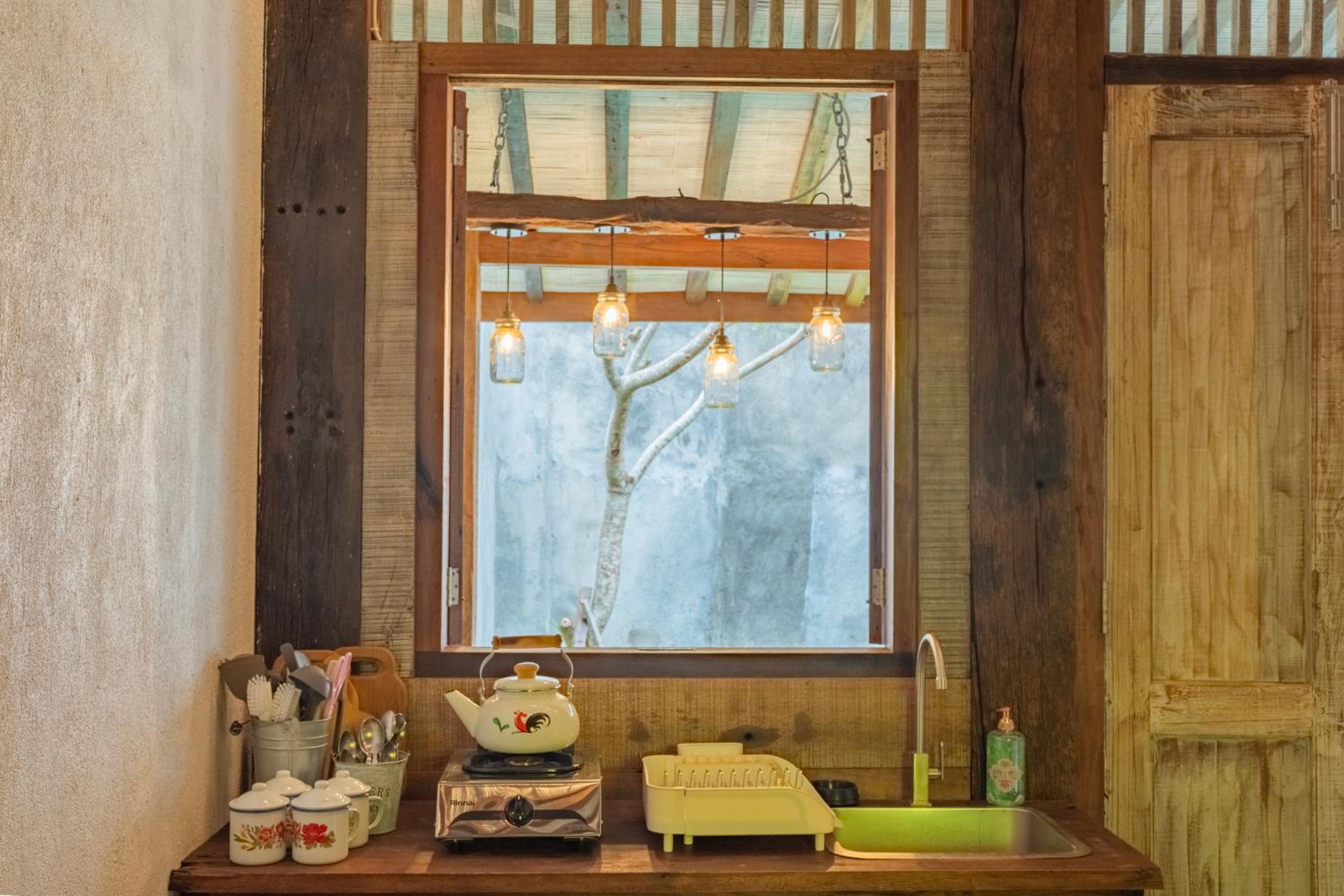 Singgah Ndalem - wooden house Jogja view 5