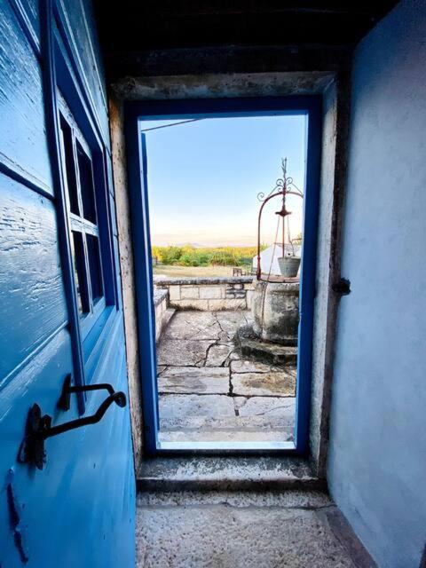 Authentic stone house Miro
