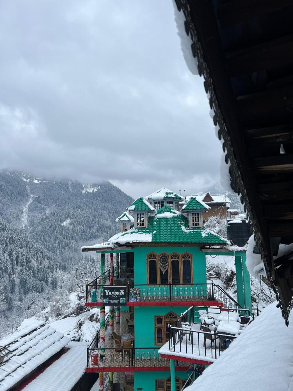 Yamuna Guest House Tosh