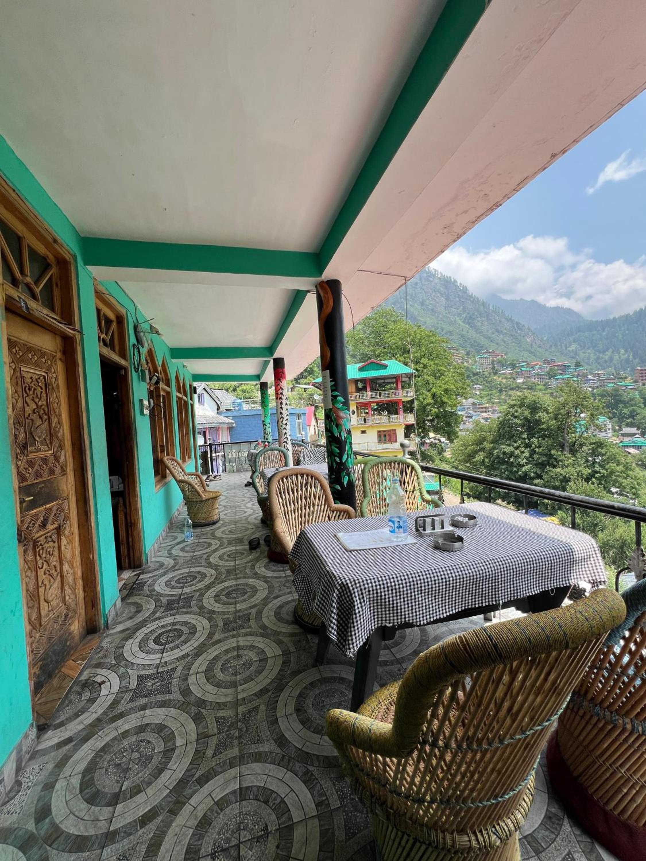 Yamuna Guest House Tosh