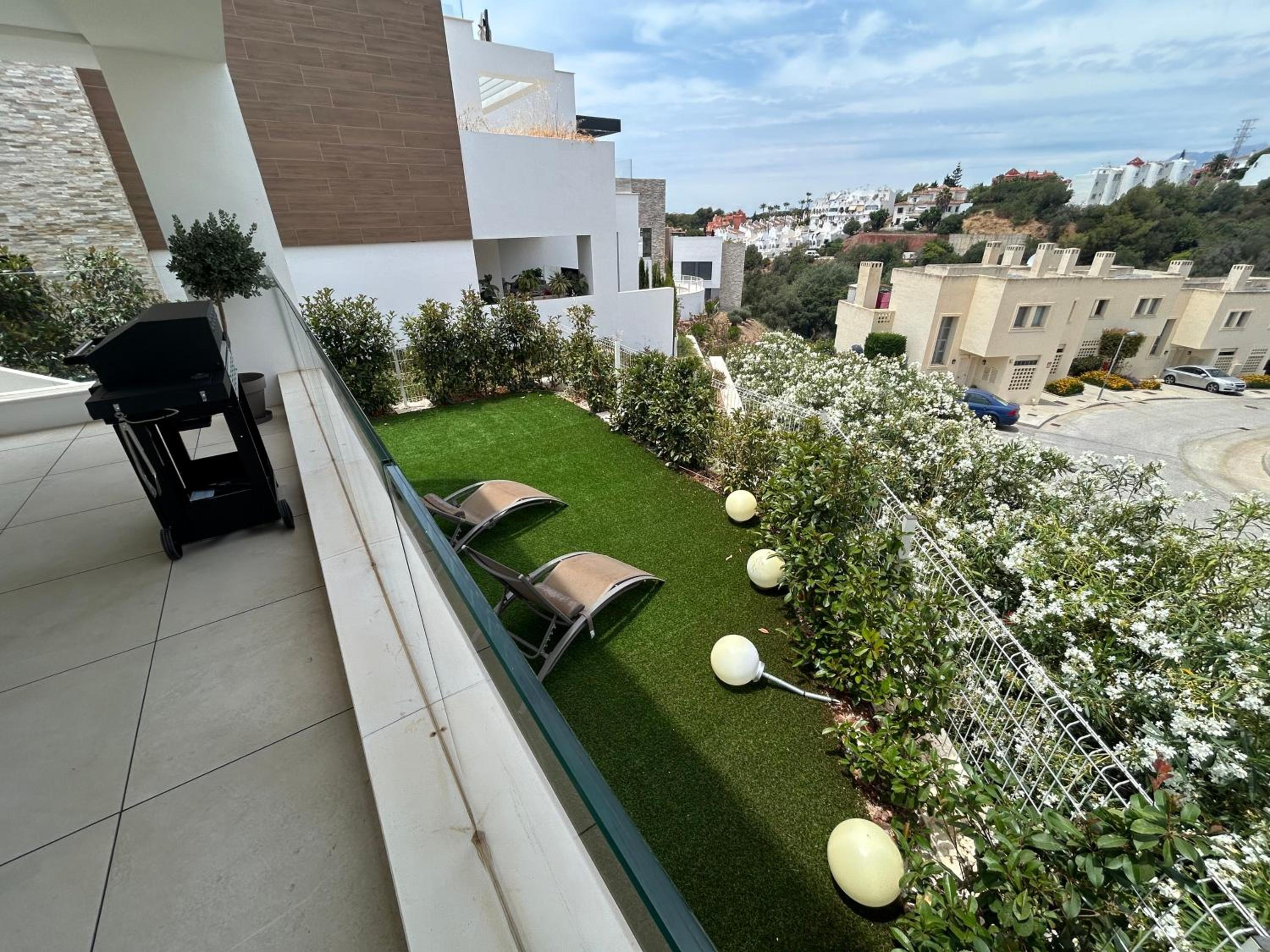 Apartamento con jardin en Cabopino Artola Homes