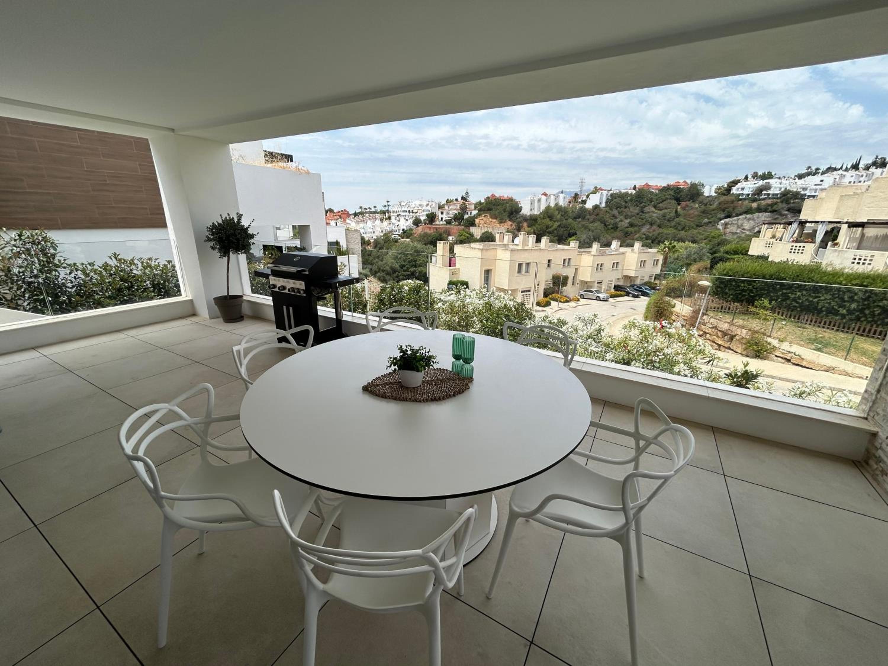 Apartamento con jardin en Cabopino Artola Homes