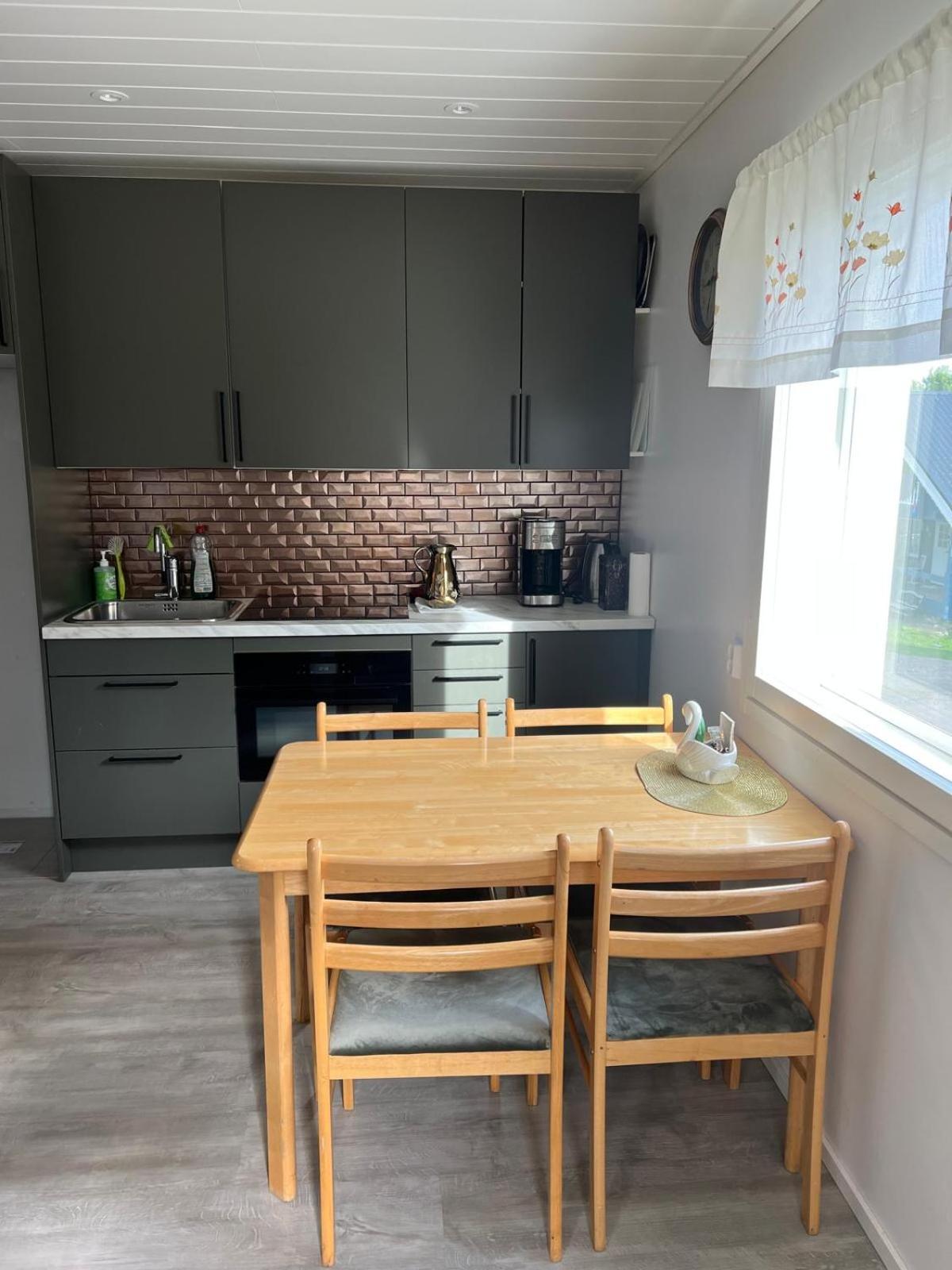 Fabolous 1 bed room apartment by the sea