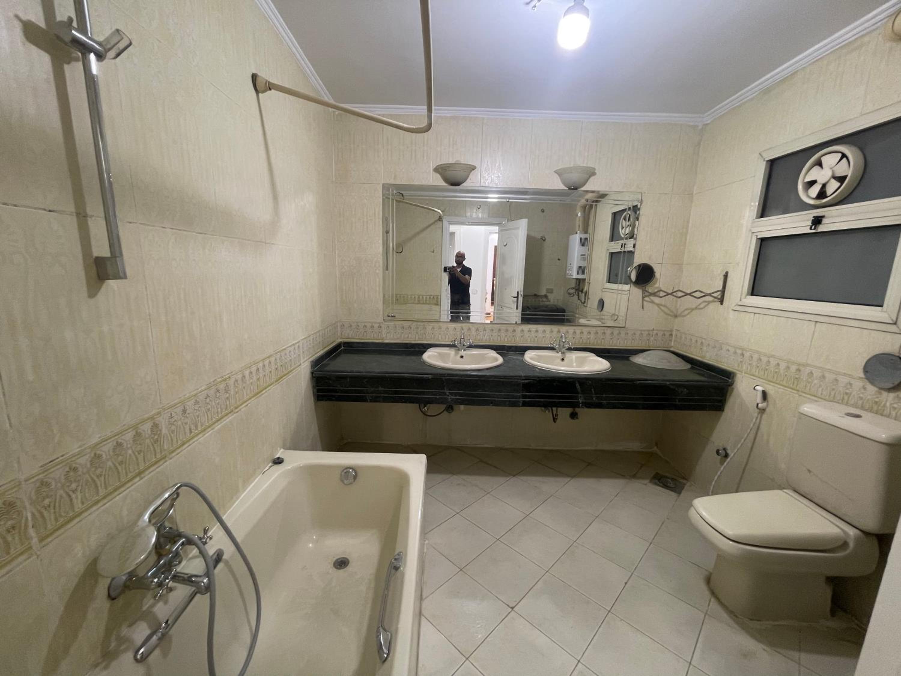 New Modern Luxurious Apartment