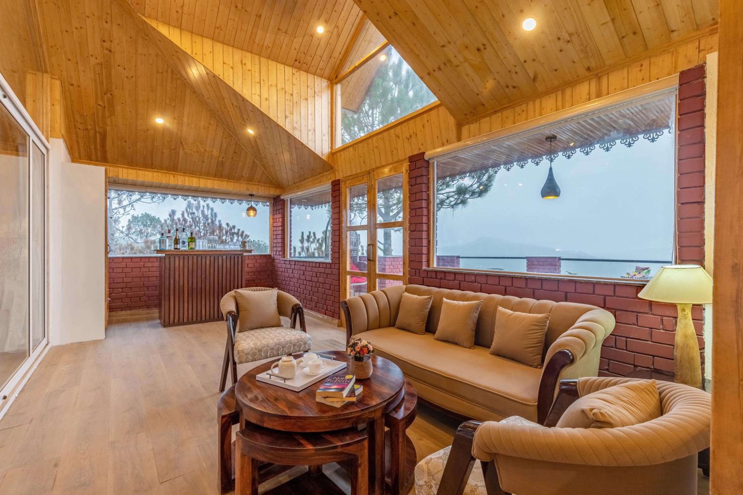 ELIVAAS Ekaksha Luxurious 4BHK Villa in Kasauli view 2