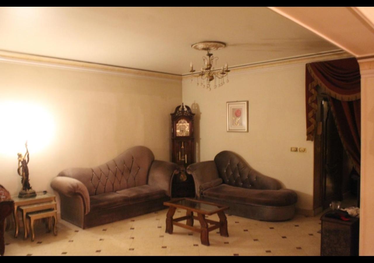 Hay Al Sefarat Apartment