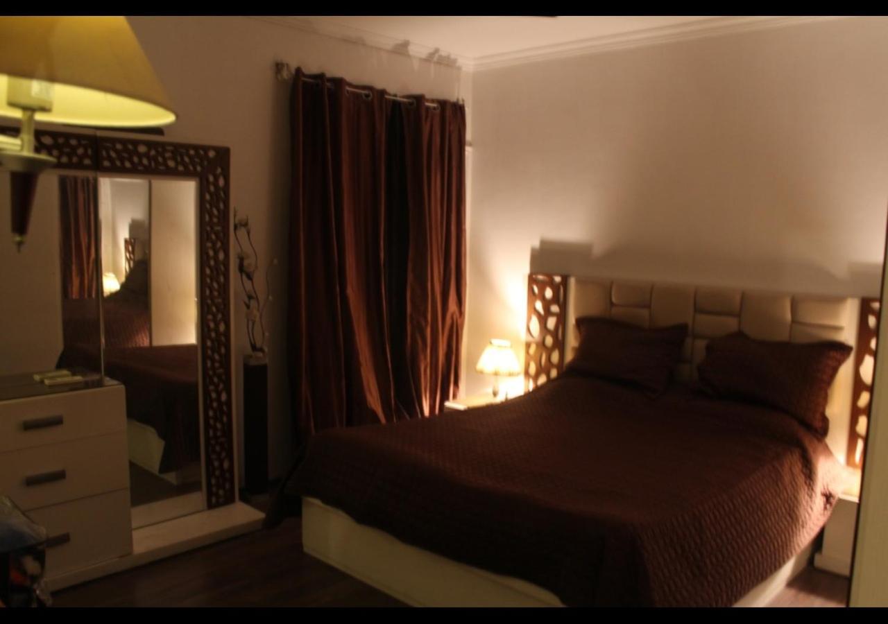 Hay Al Sefarat Apartment